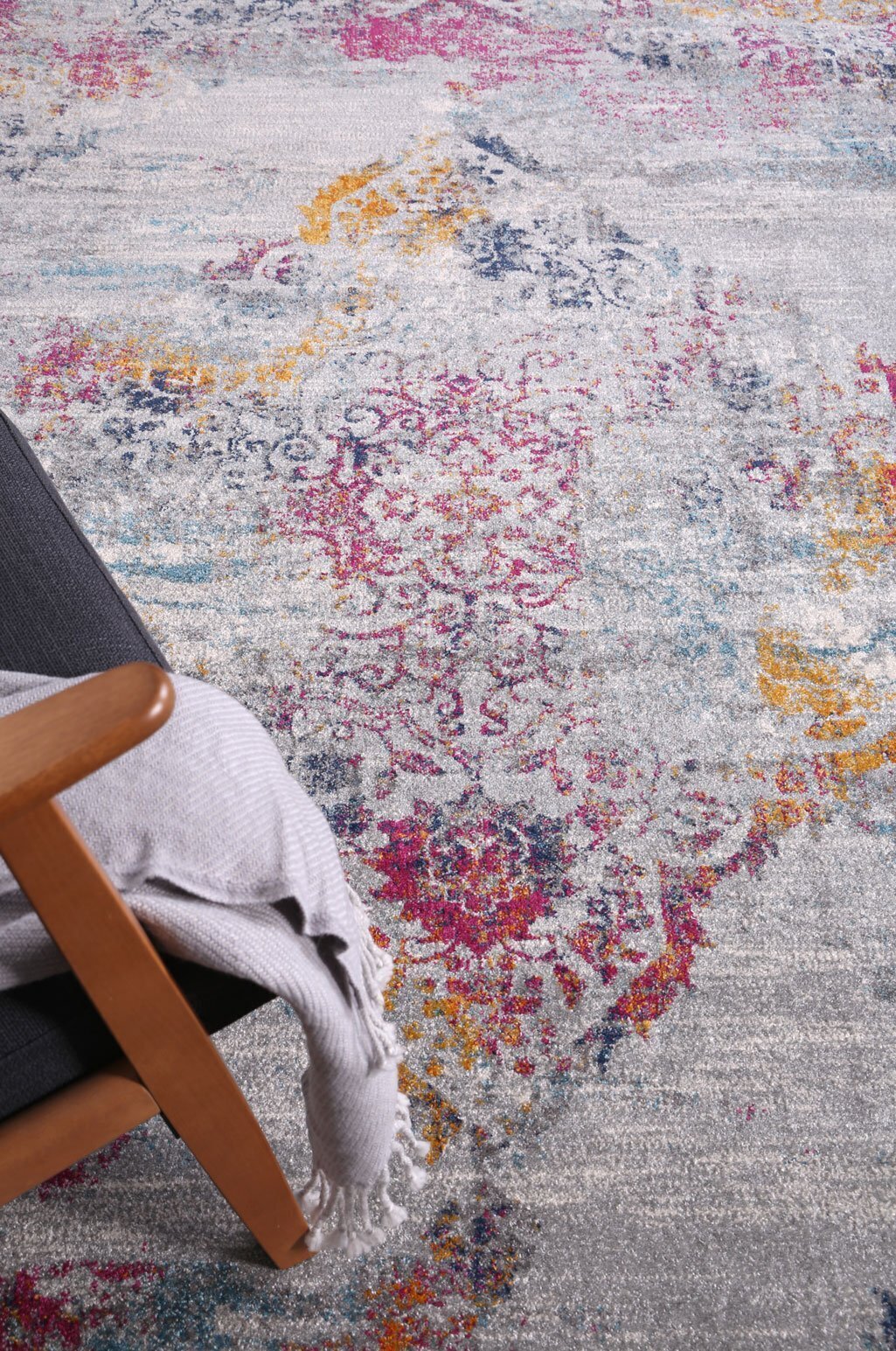 Large View Donna Traditional Rug