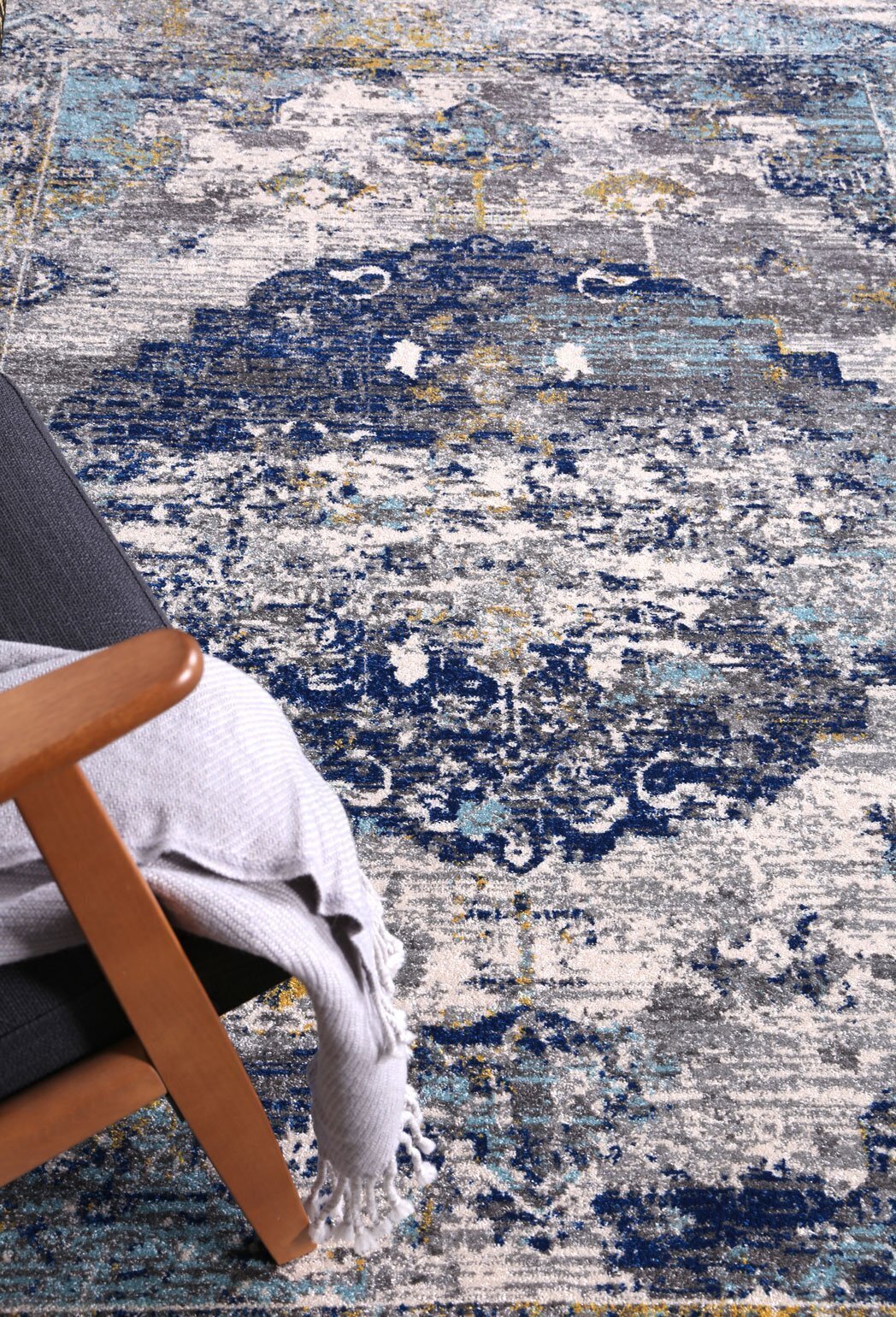 Large View Donna Traditional Rug