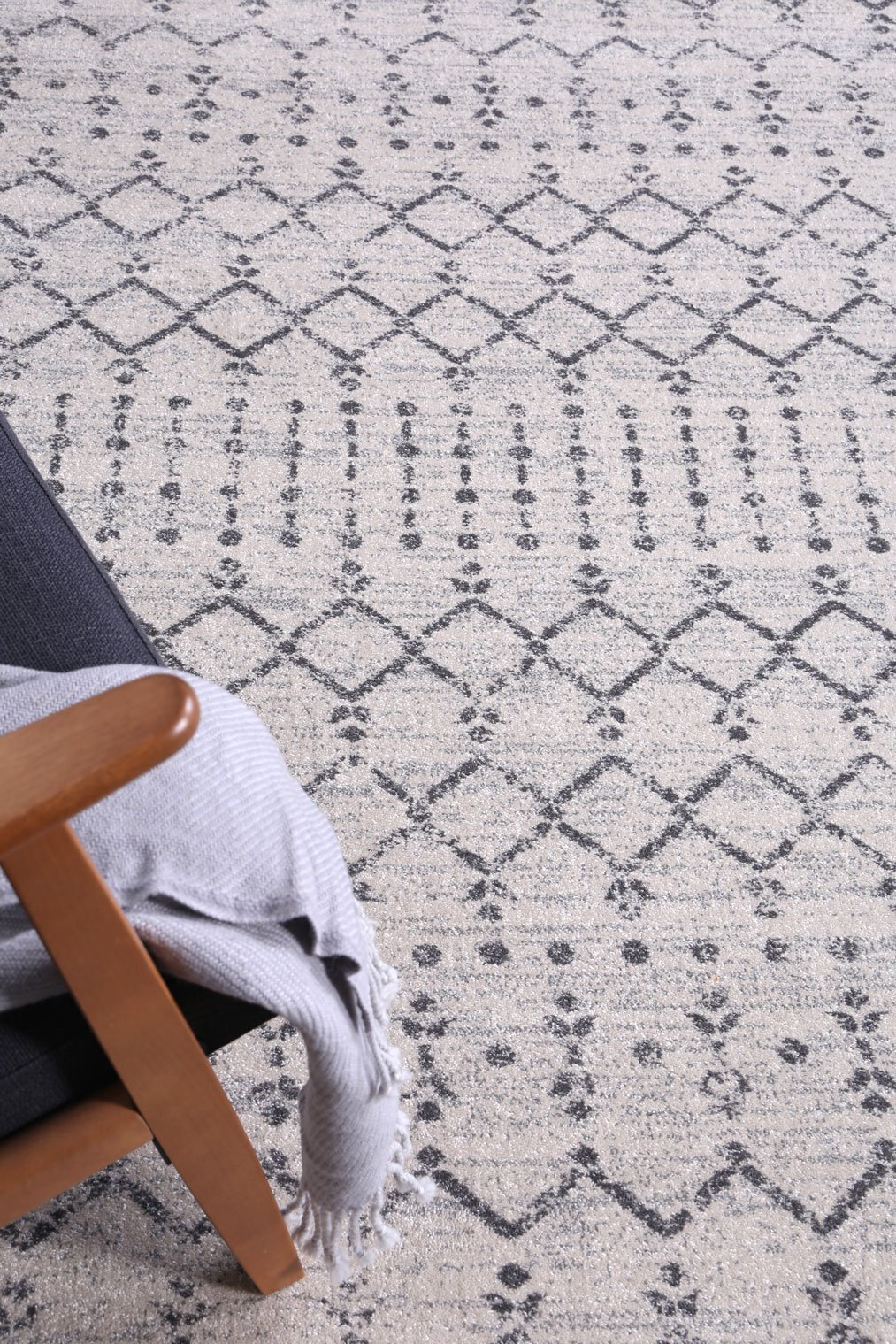 Large View Donna Geometric Rug