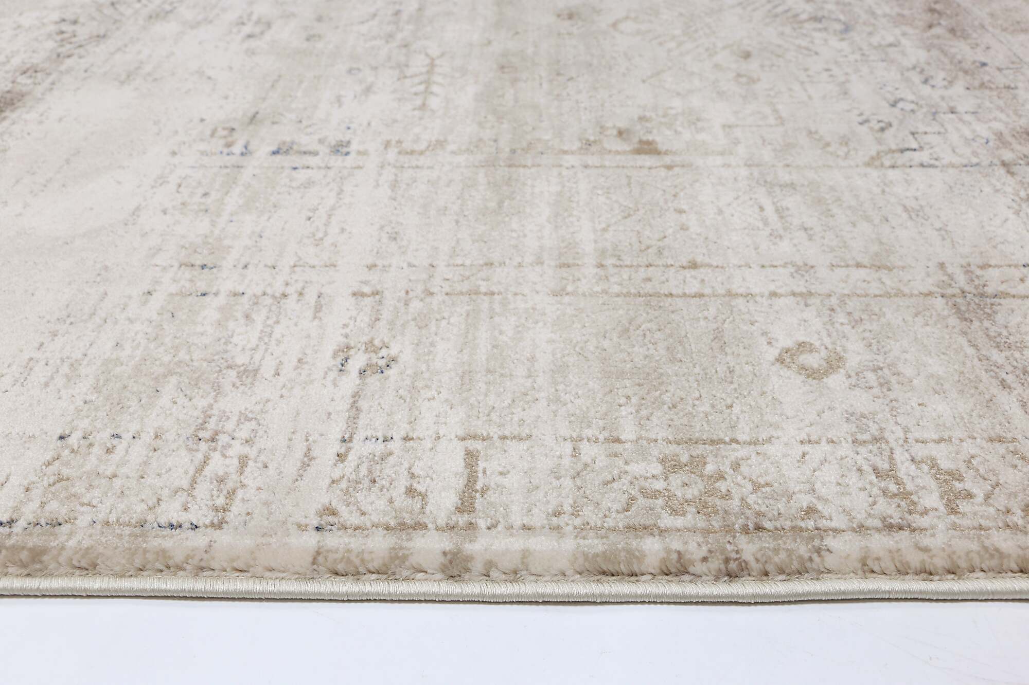 Large View Bari Traditional Fringed Rug