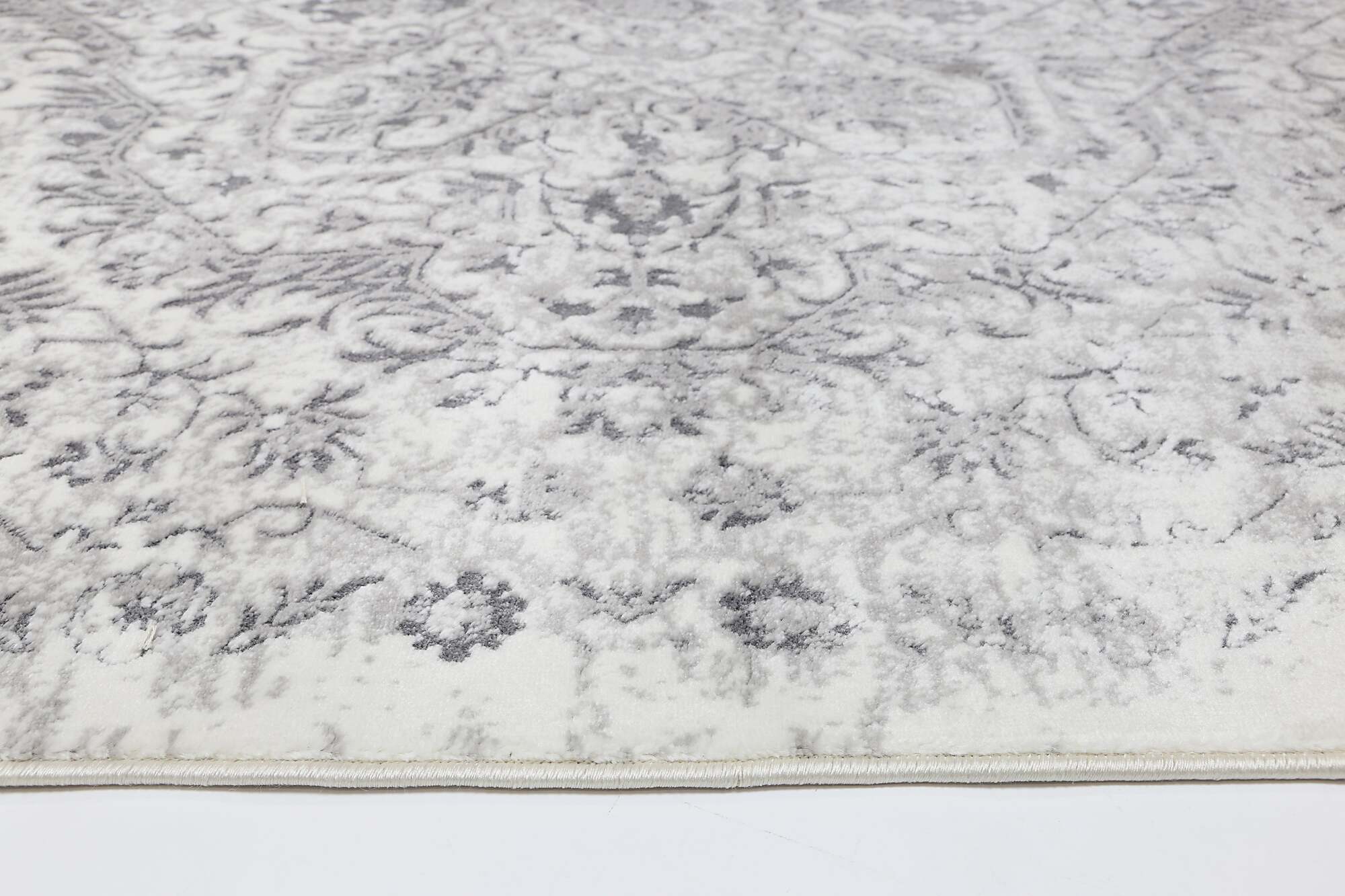 Large View Bari Traditional Medallion Rug
