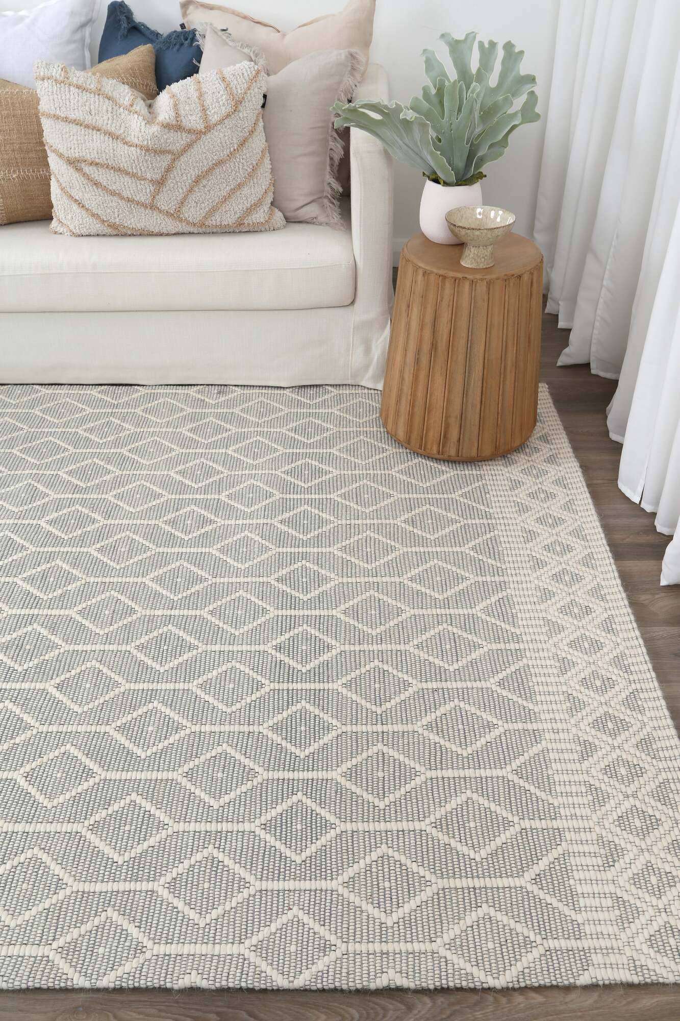 Large View Chea Geometric Wool Rug