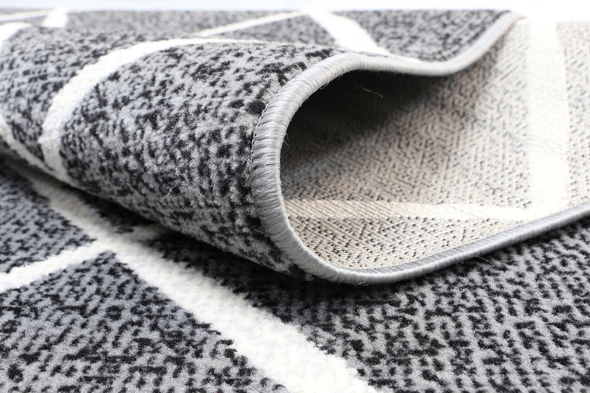 Large View Emma Modern Trellis Rug