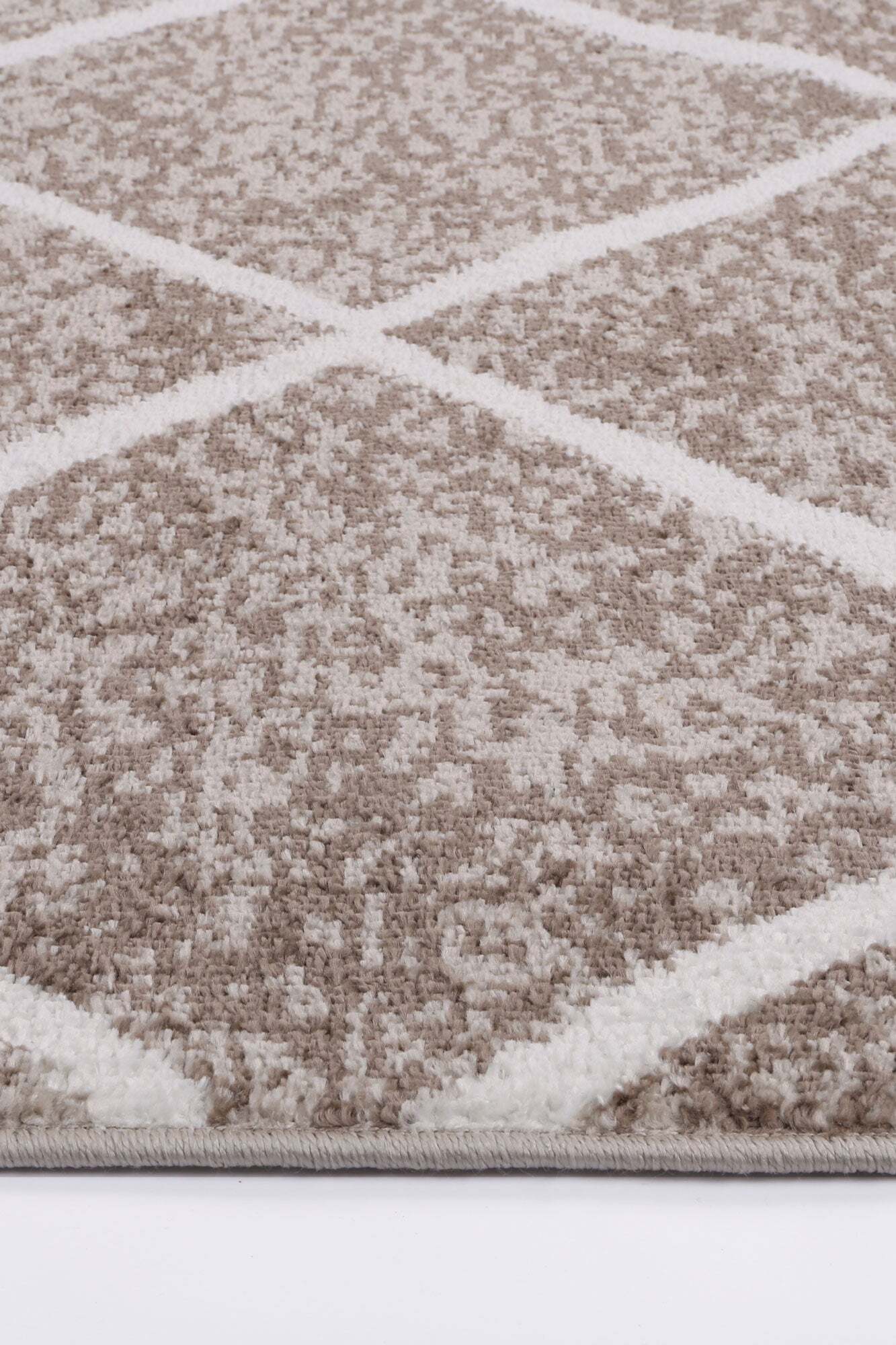 Large View Kelly Diamond Pattern Trellis Rug