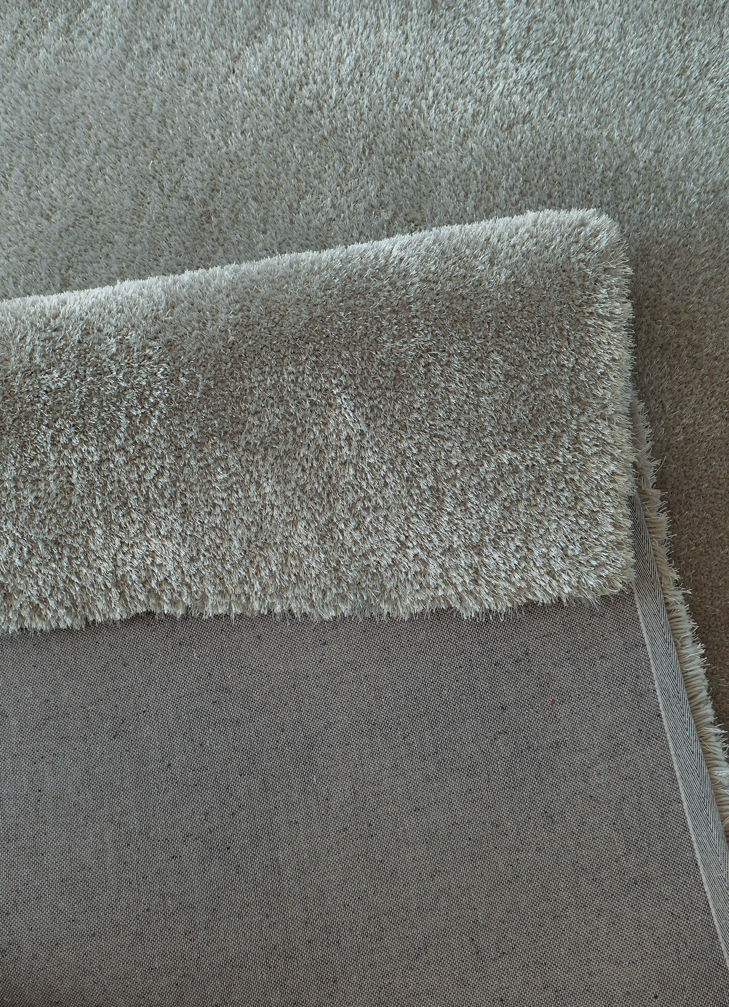 Large View Luxe Plain Silver Shaggy Rug