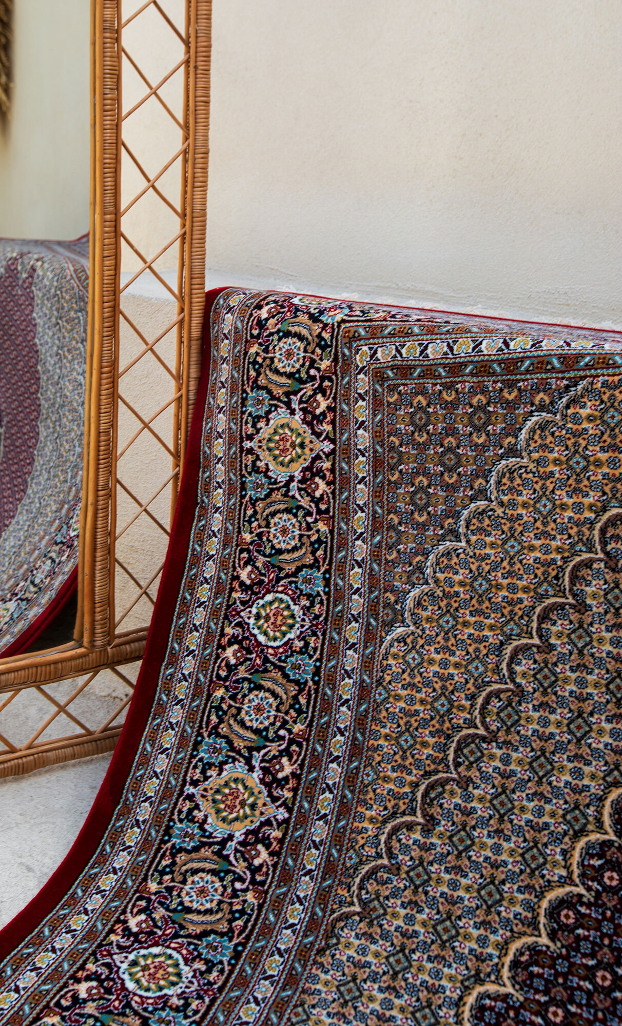 Large View Mahi Traditional Rug
