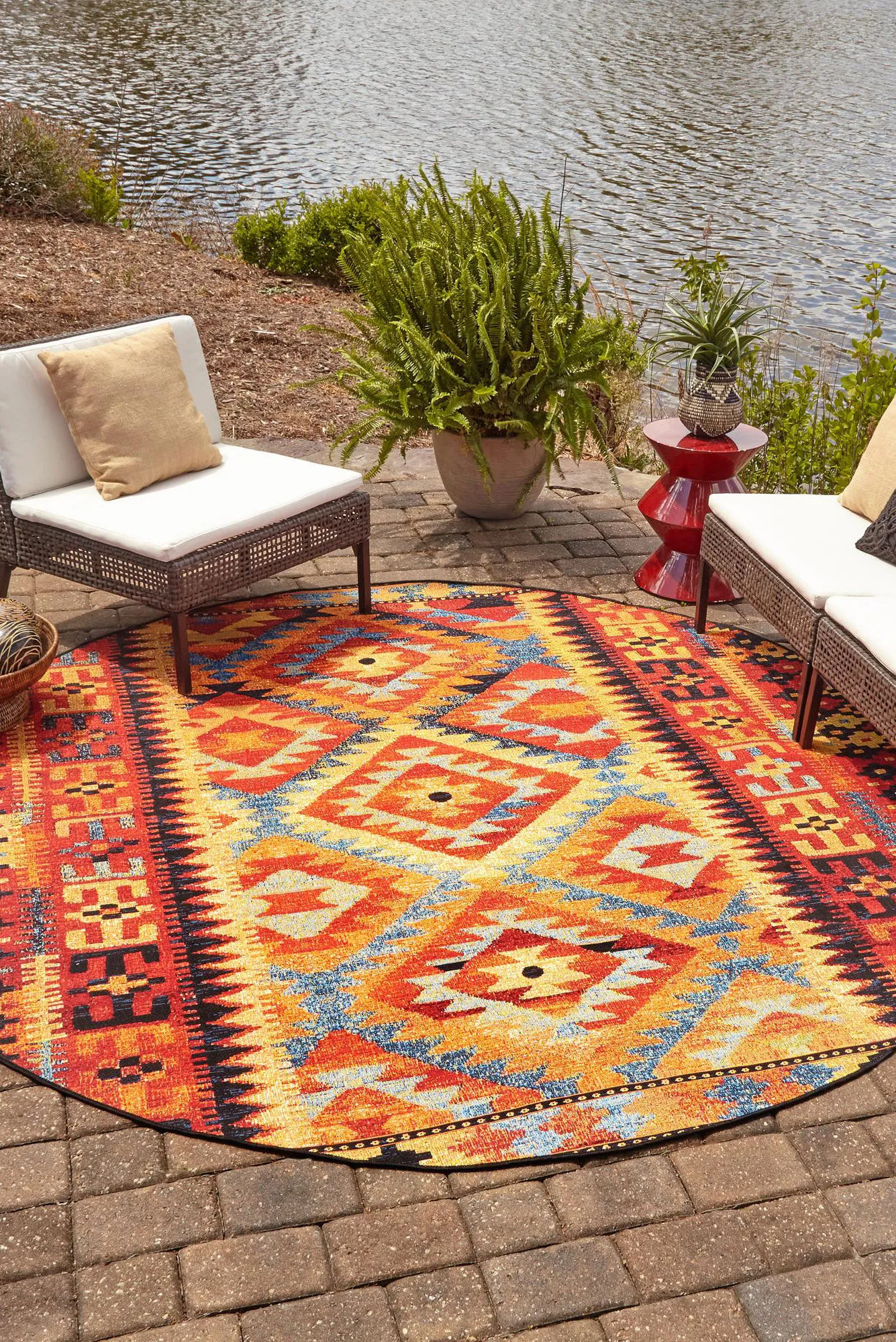 Large View Mystique Round Outdoor Rug