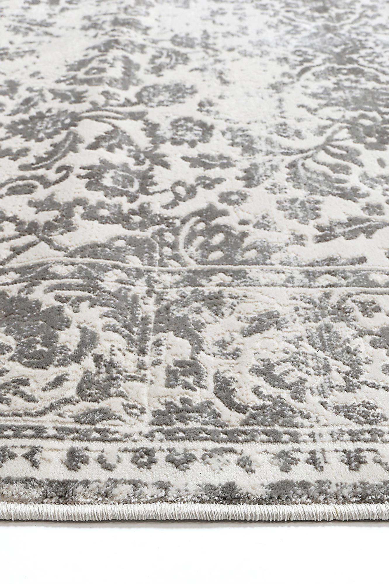 Rina Traditional Floral Rug