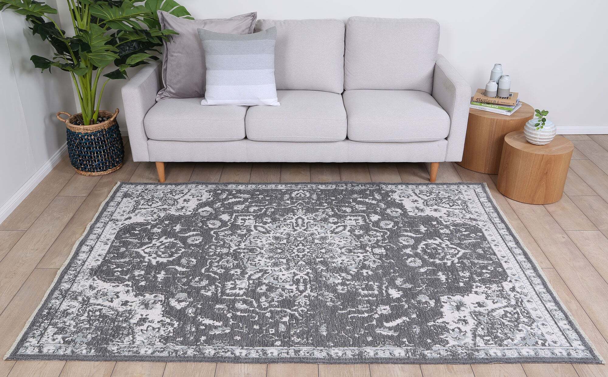 Large View Ryan Antique Look Medallion Rug