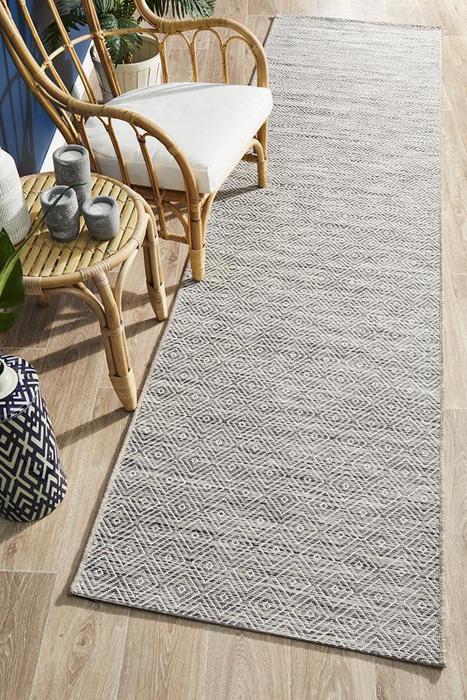 Terry Geometric Outdoor Rug