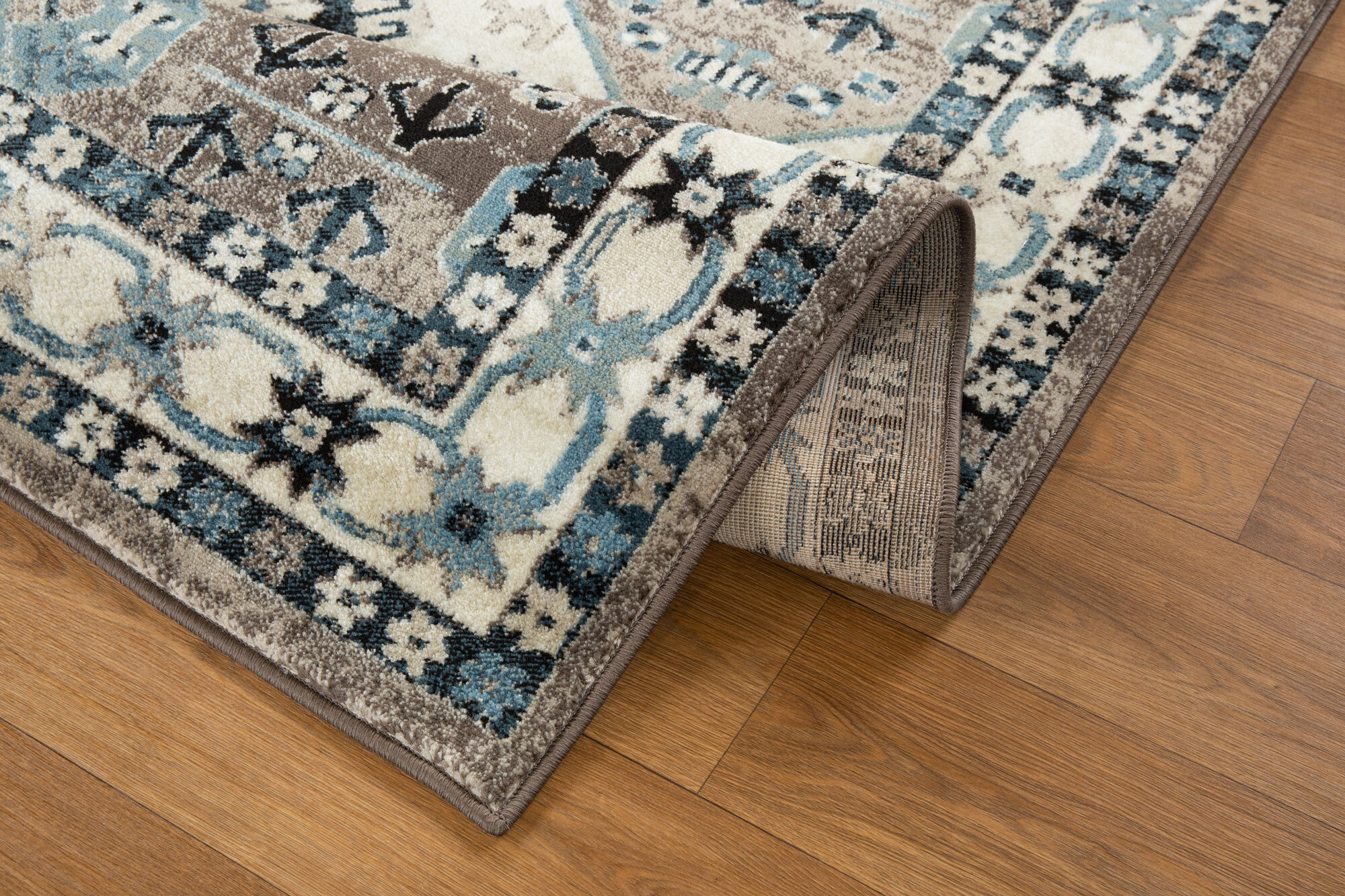 Bliss Traditional Geometric Rug