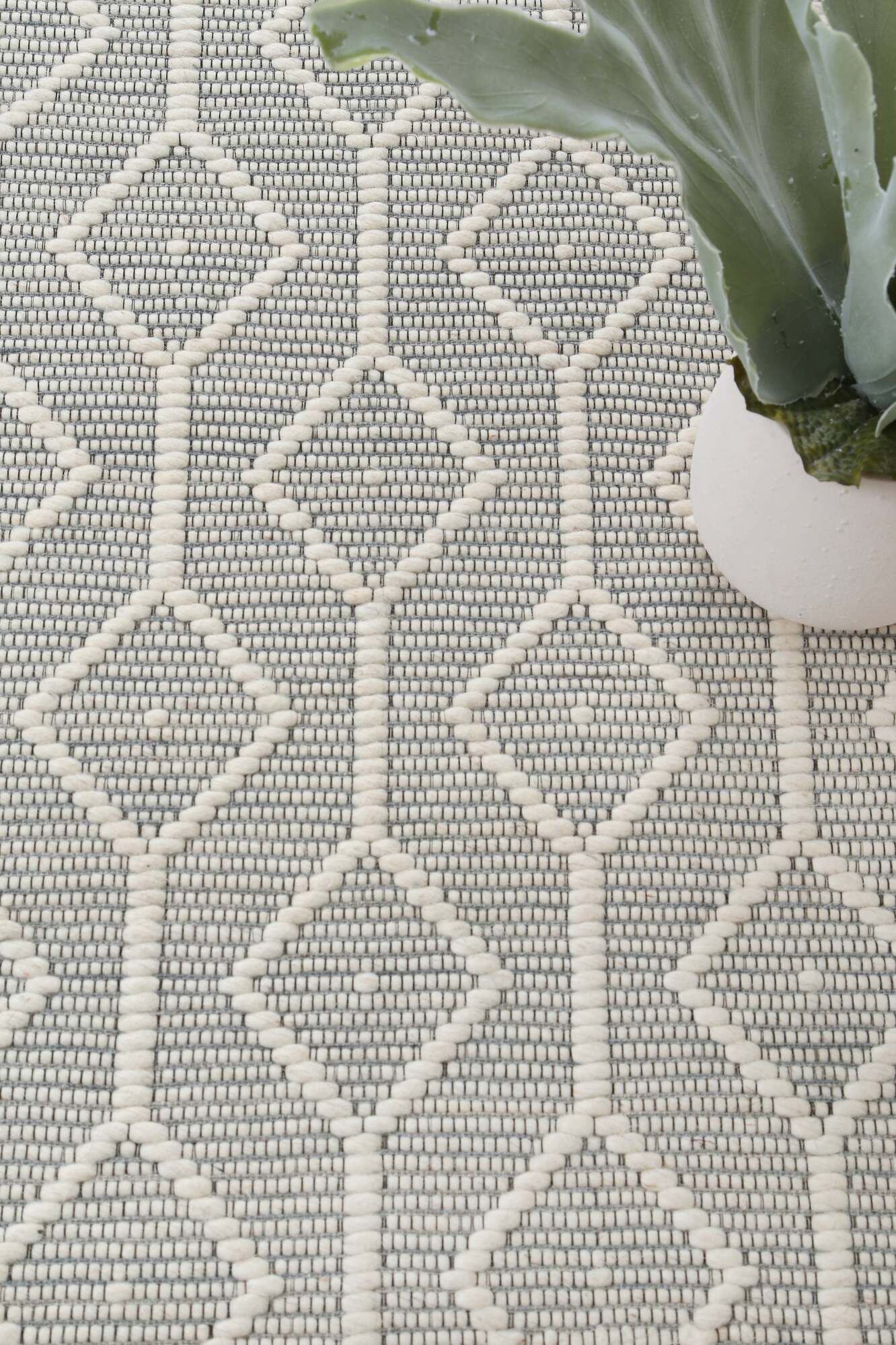 Large View Chea Geometric Wool Rug