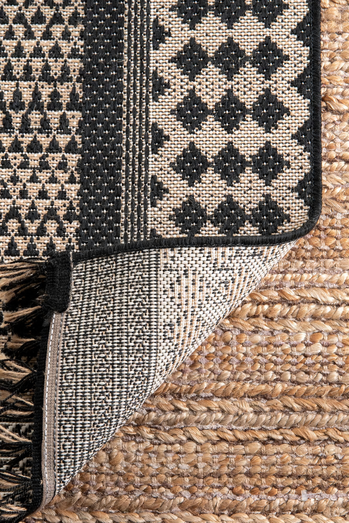 Carlo Diamond Design Fringed Rug
