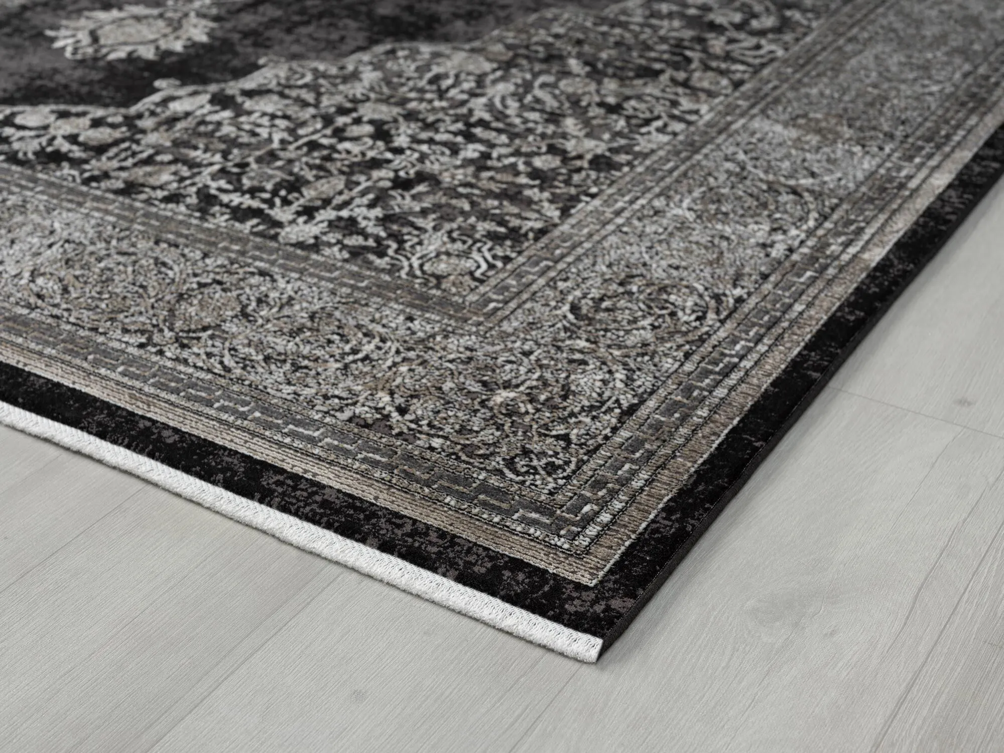 Fendi Traditional Medallion Rug