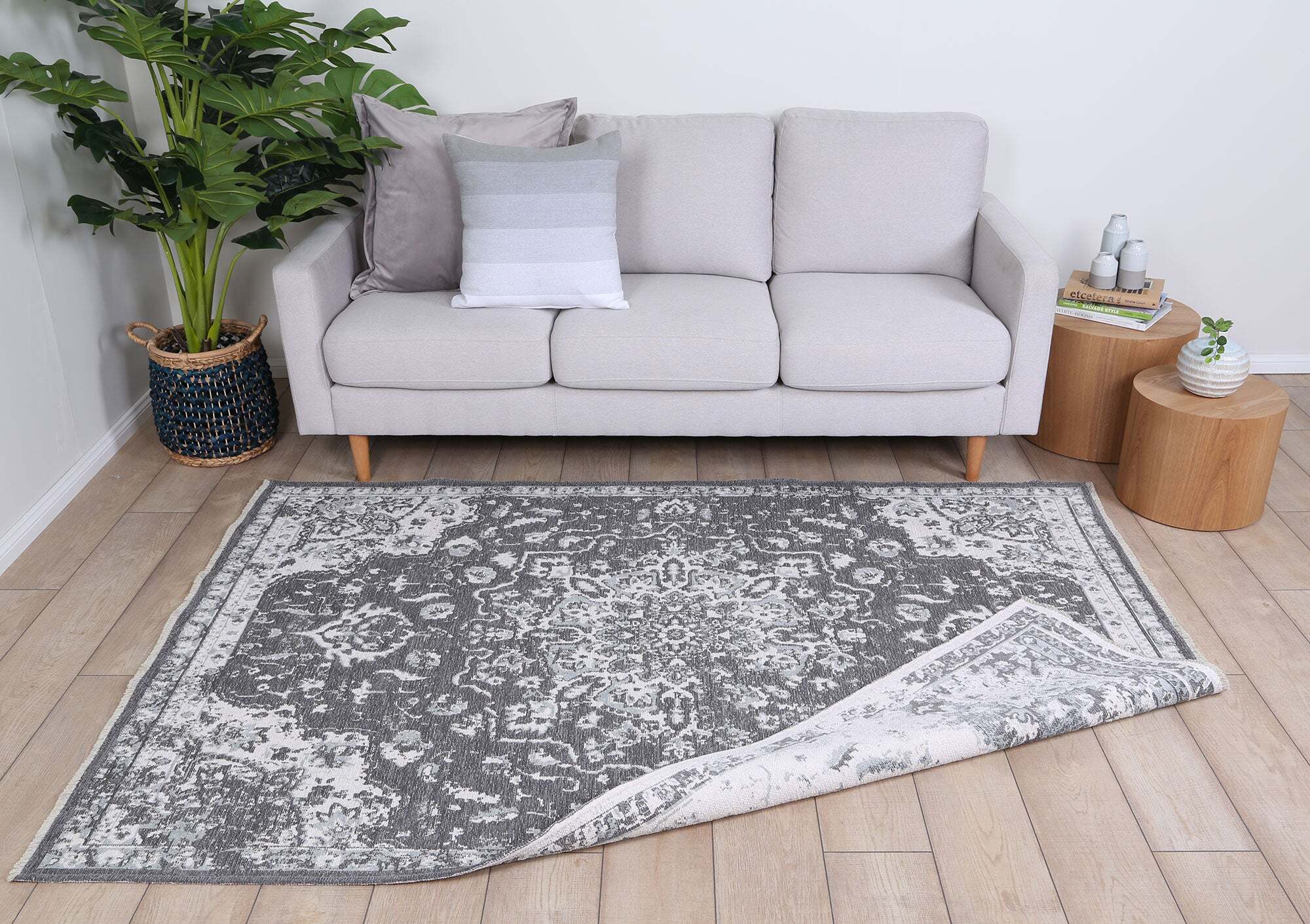 Large View Ryan Antique Look Medallion Rug