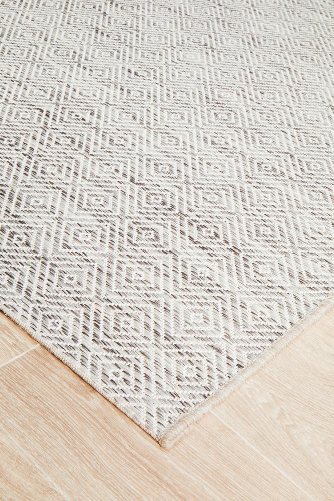 Terry Geometric Outdoor Rug