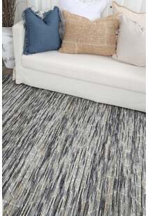 Chea Geometric Wool Rug