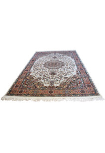 Parsa Soft Traditional Fringed Rug