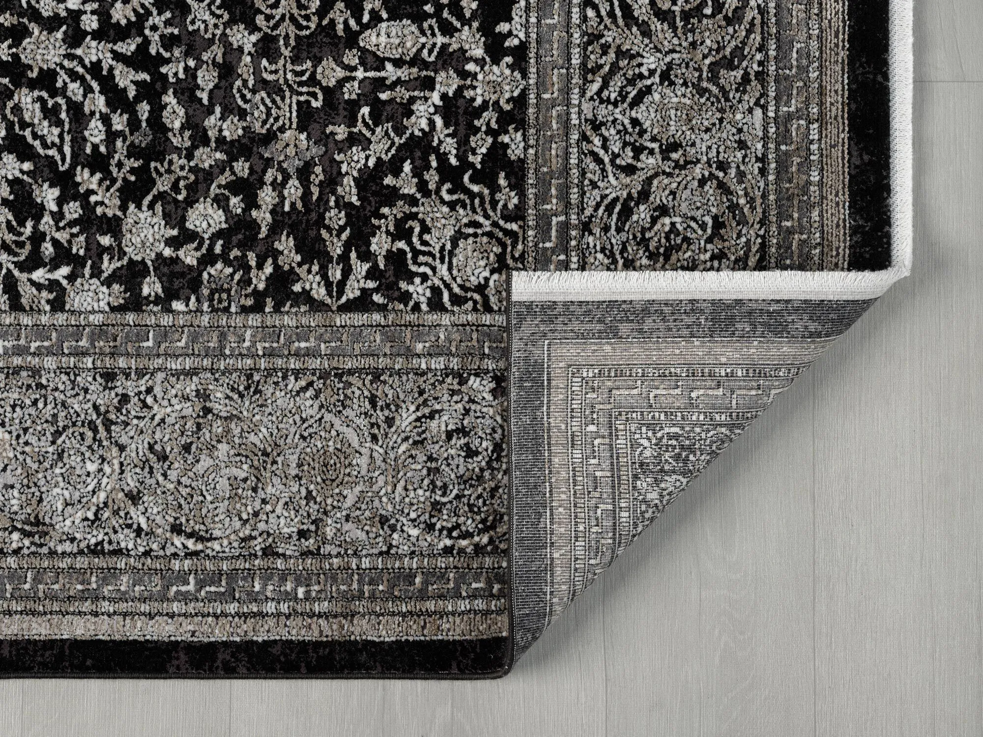 Fendi Traditional Medallion Rug
