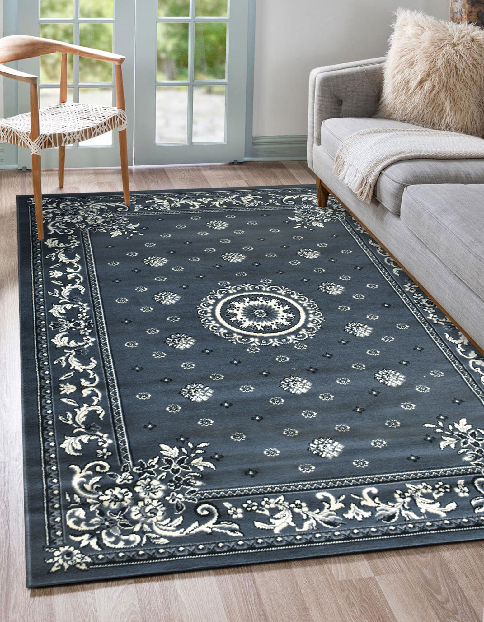 Gil Grey Traditional Medallion Rug