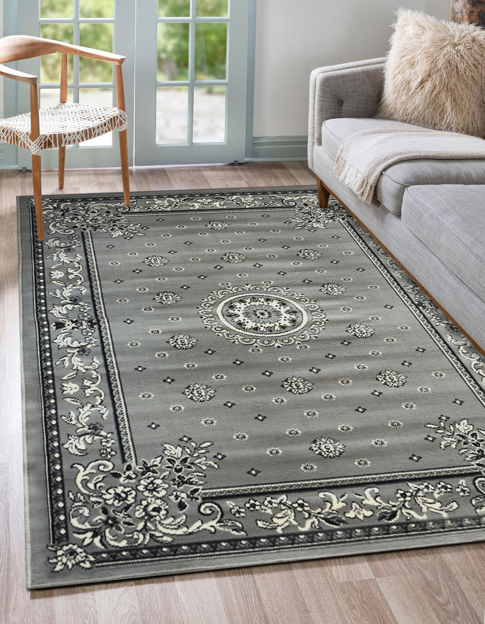 Gil Traditional Grey Medallion Rug