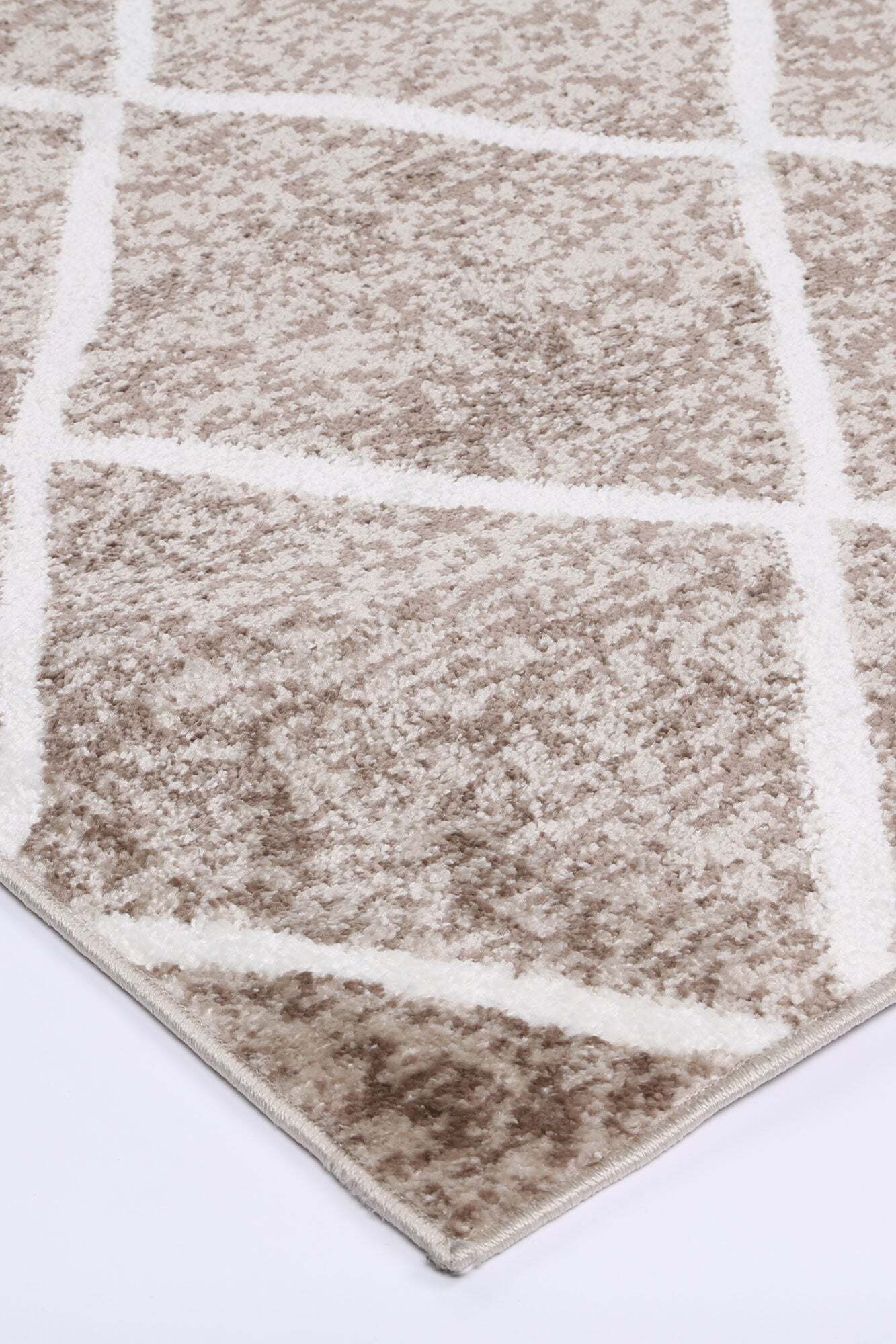 Large View Kelly Diamond Pattern Trellis Rug