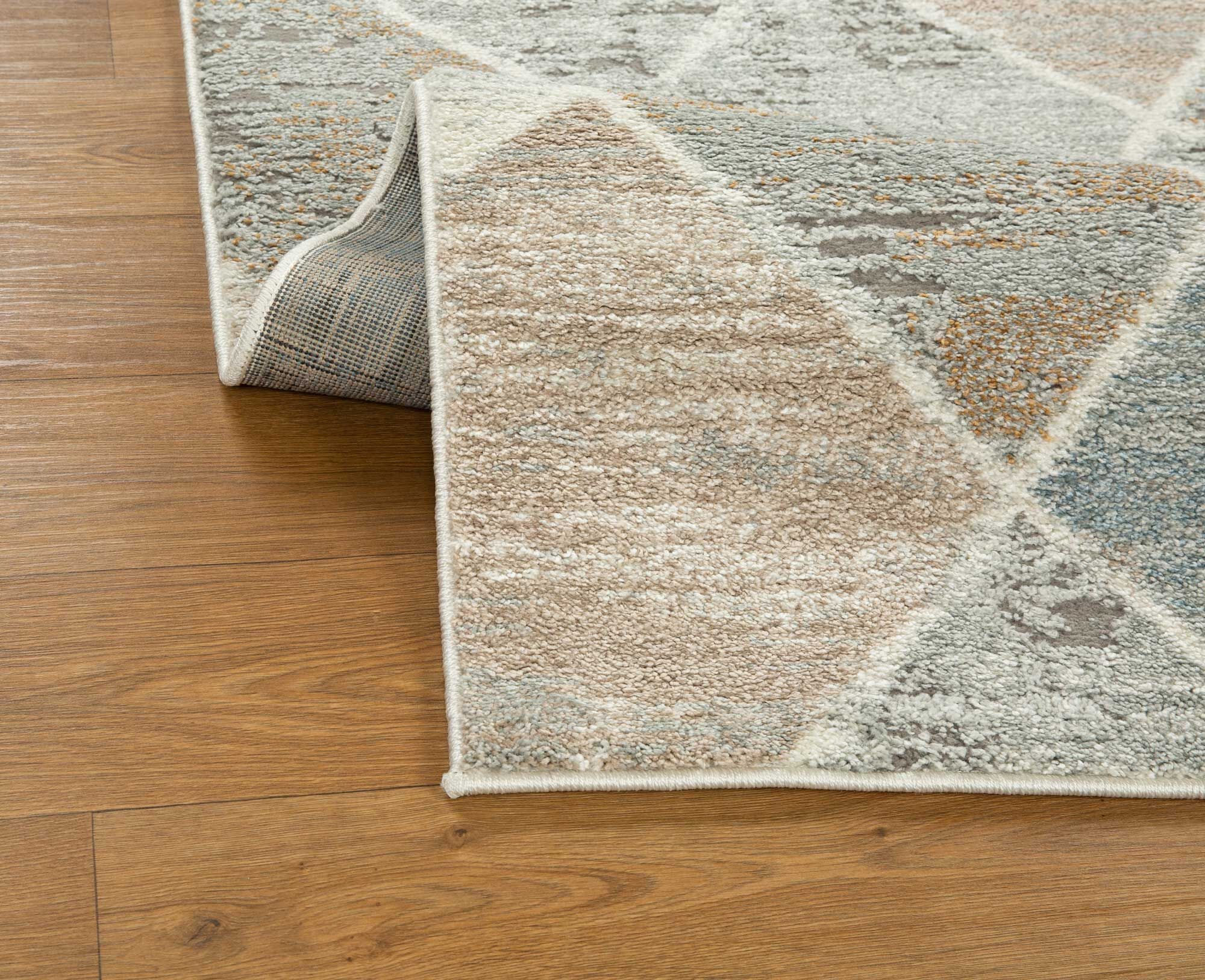 Large View Mineral Diamond Trellis Rug