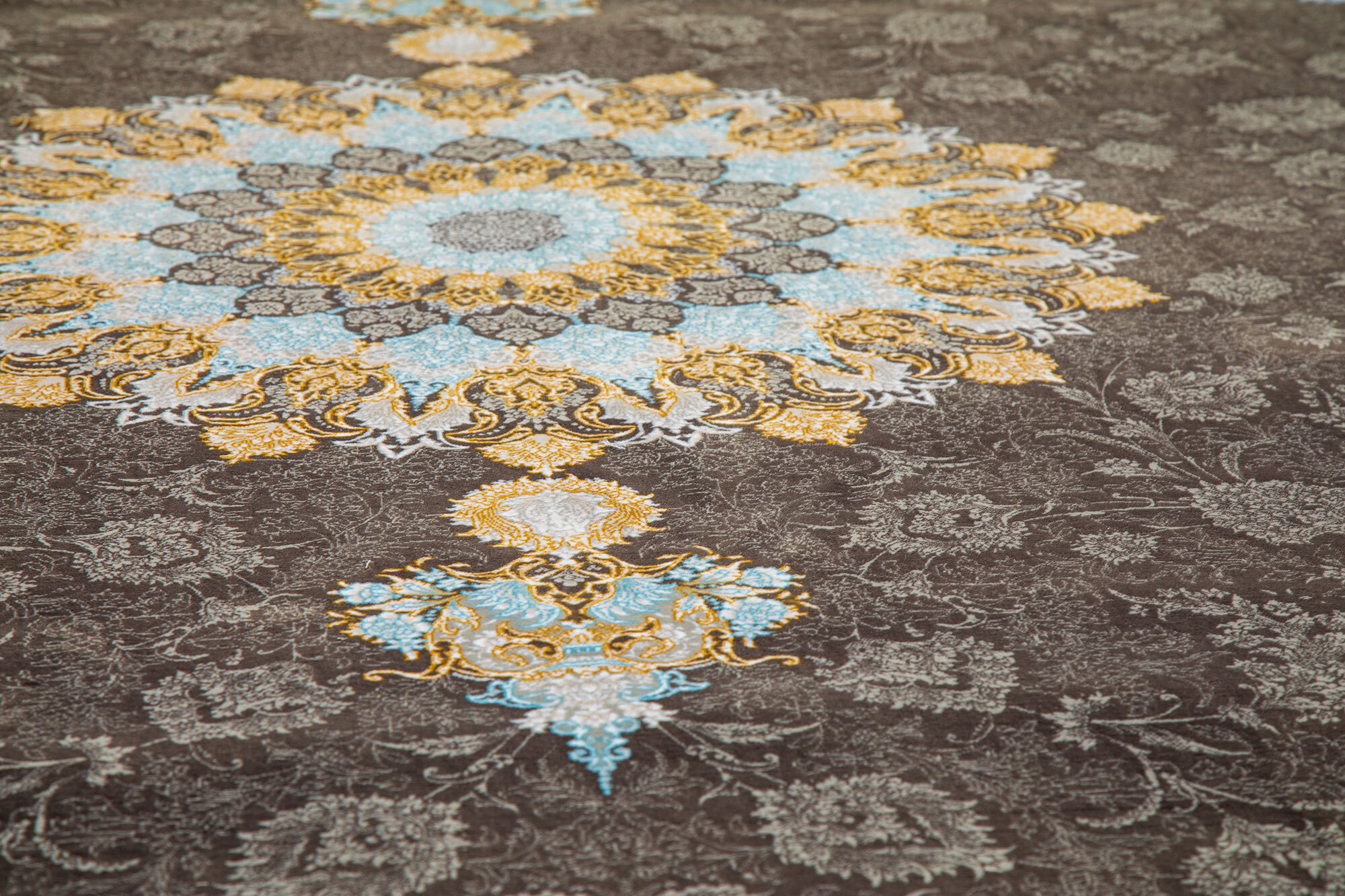 Large View Prince Traditional Medallion Rug