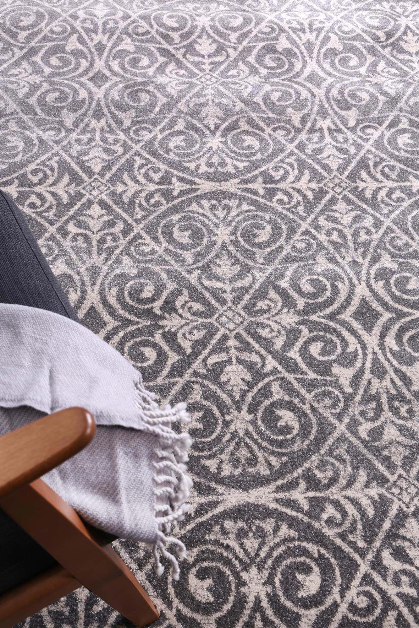 Large View Donna Traditional Lattice Rug