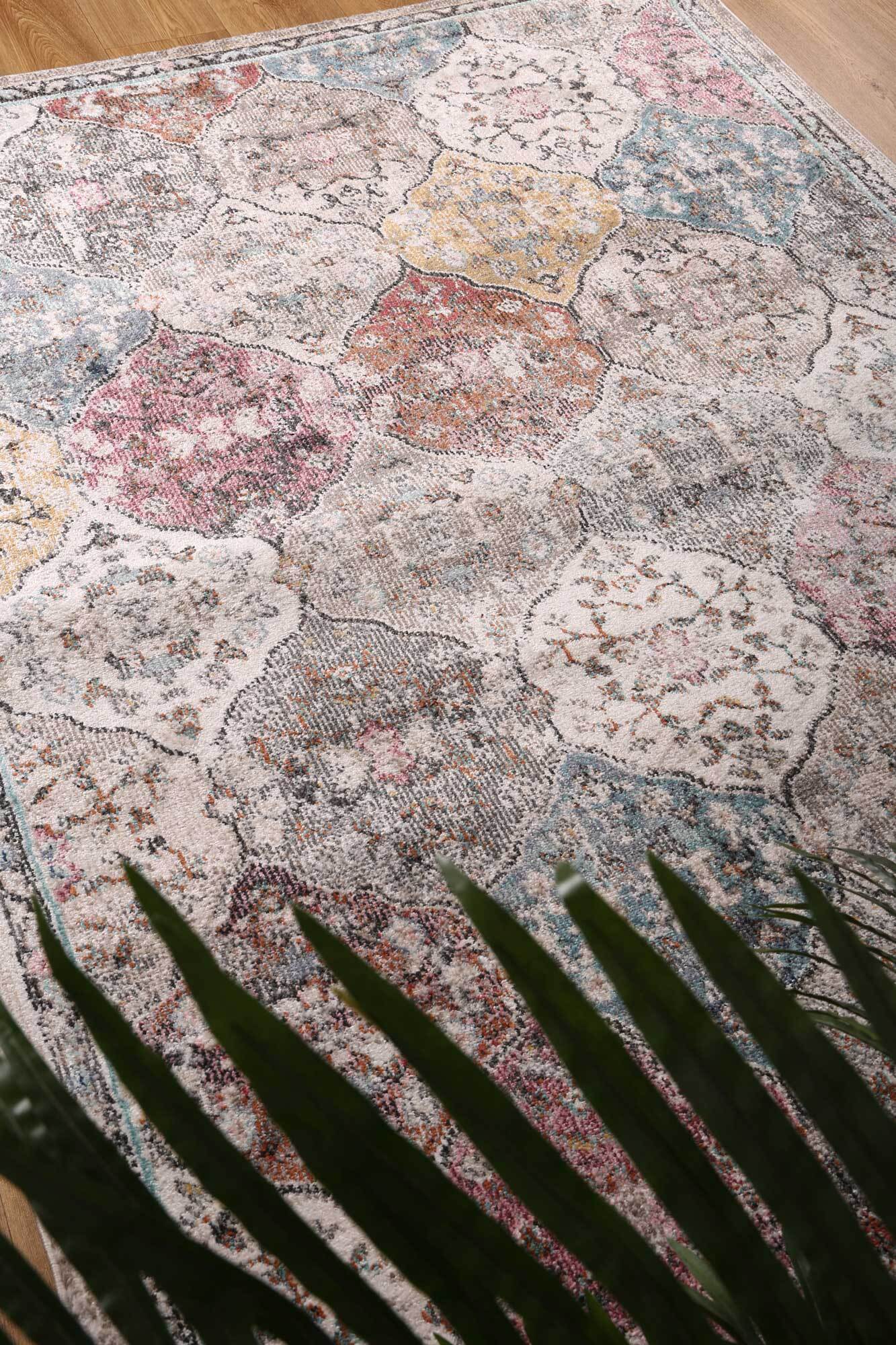 Alani Traditional Geometric Rug