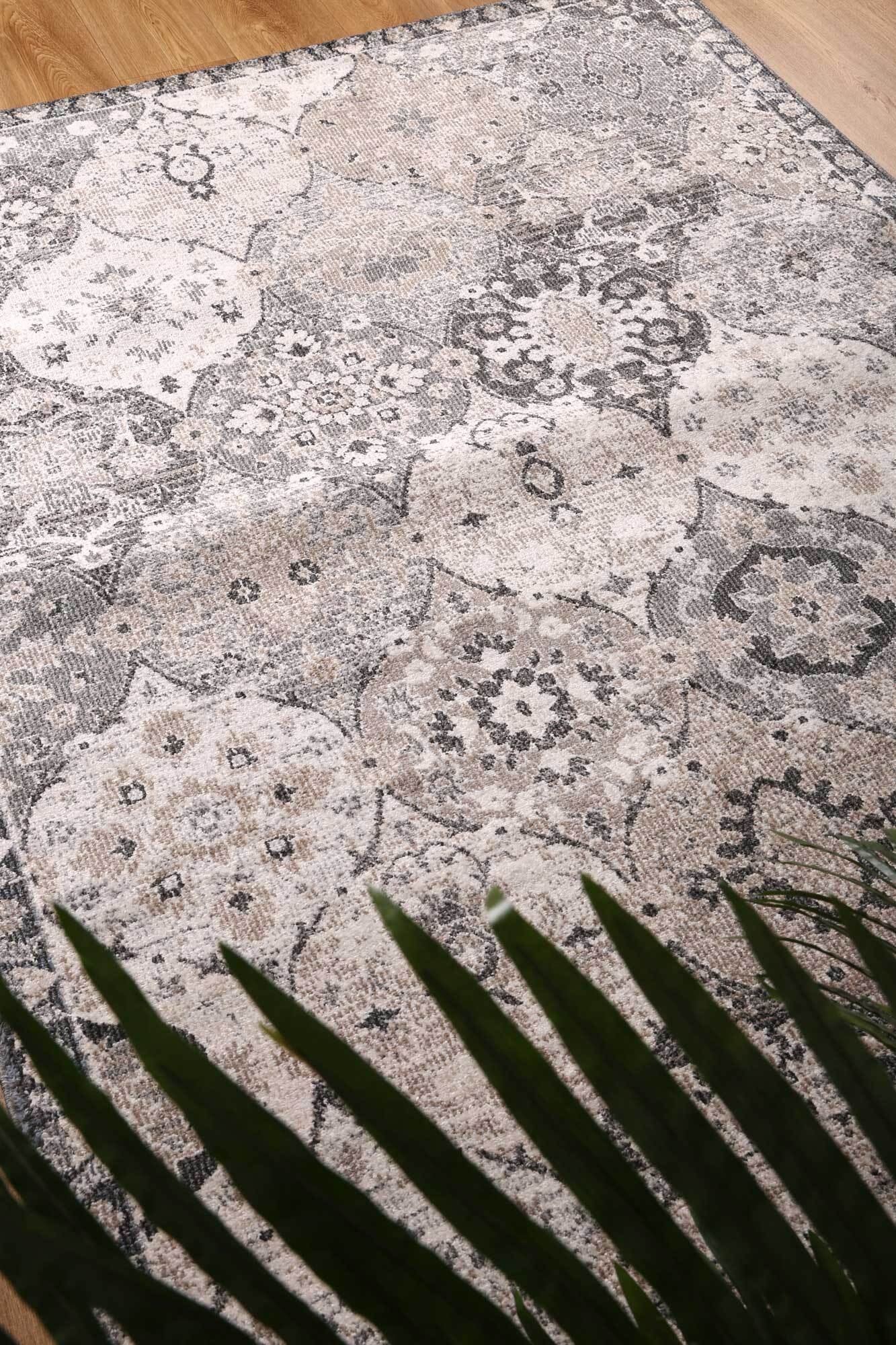 Alani Traditional Geometric Rug