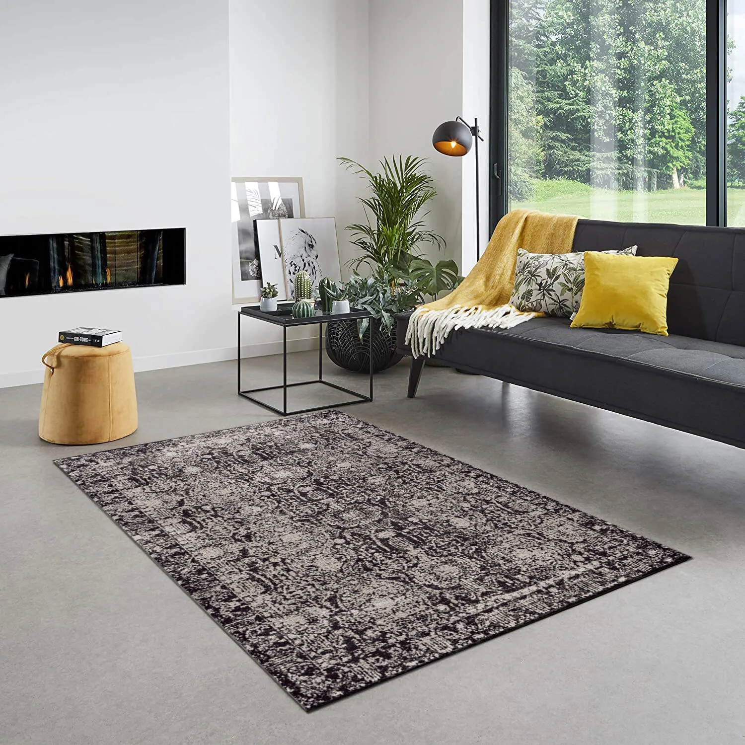 Brigitte Black Traditional Rug