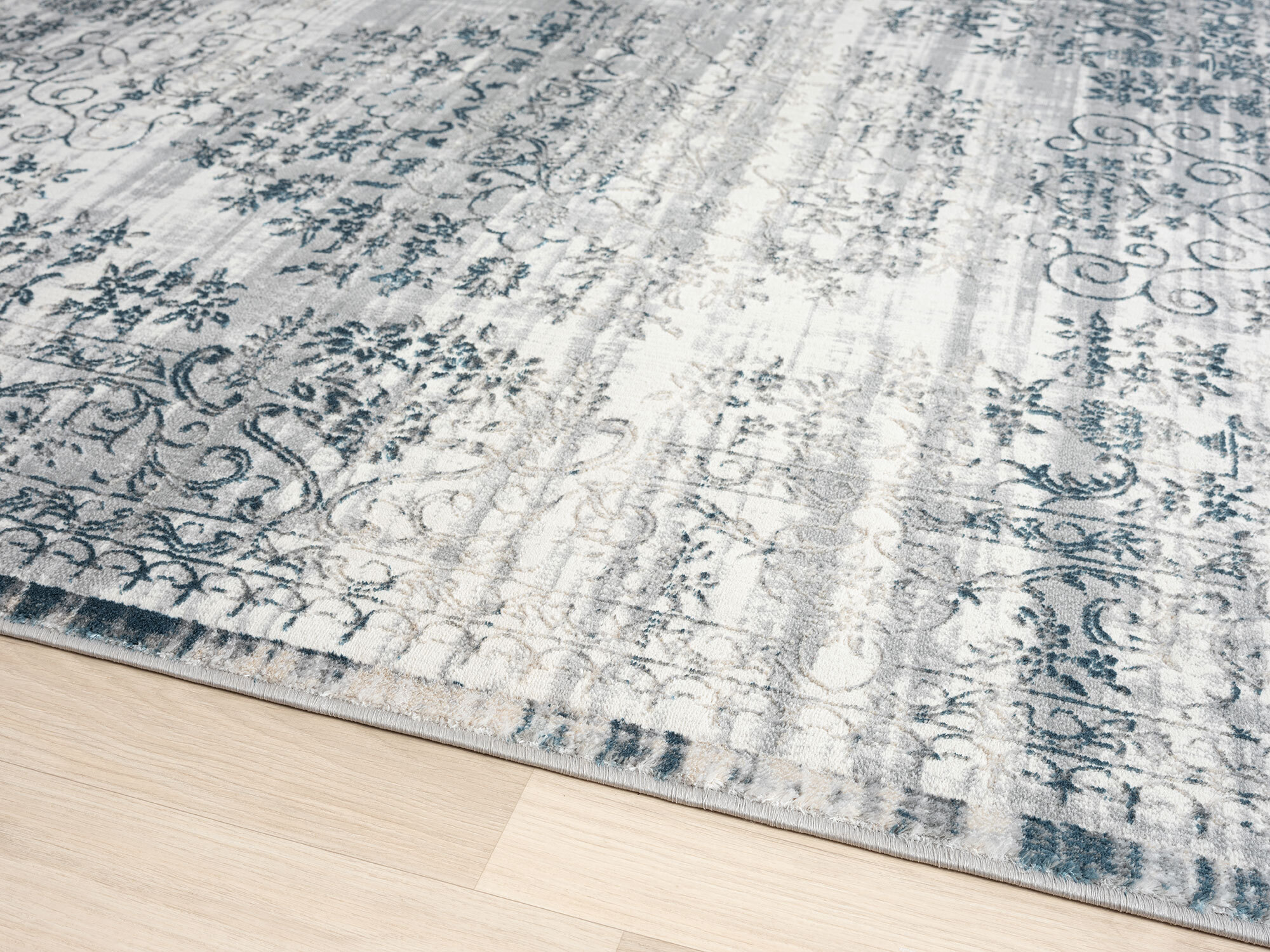 Cindy Transitional Floral Rug