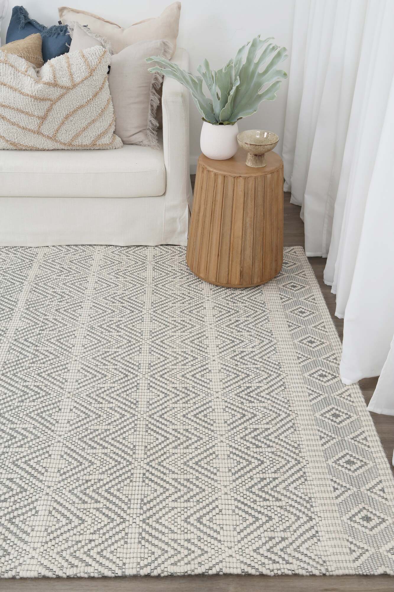 Large View Chea Geometric Wool Rug