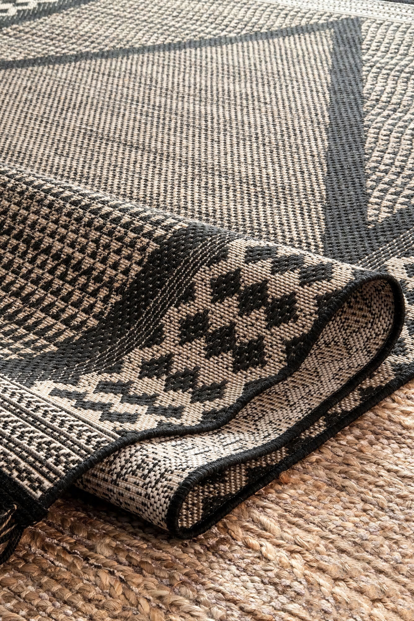 Carlo Diamond Design Fringed Rug