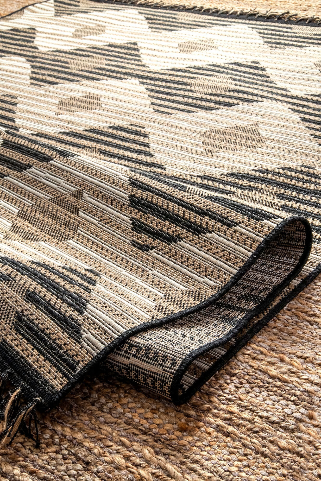 Carlo Geometric Striped Rug