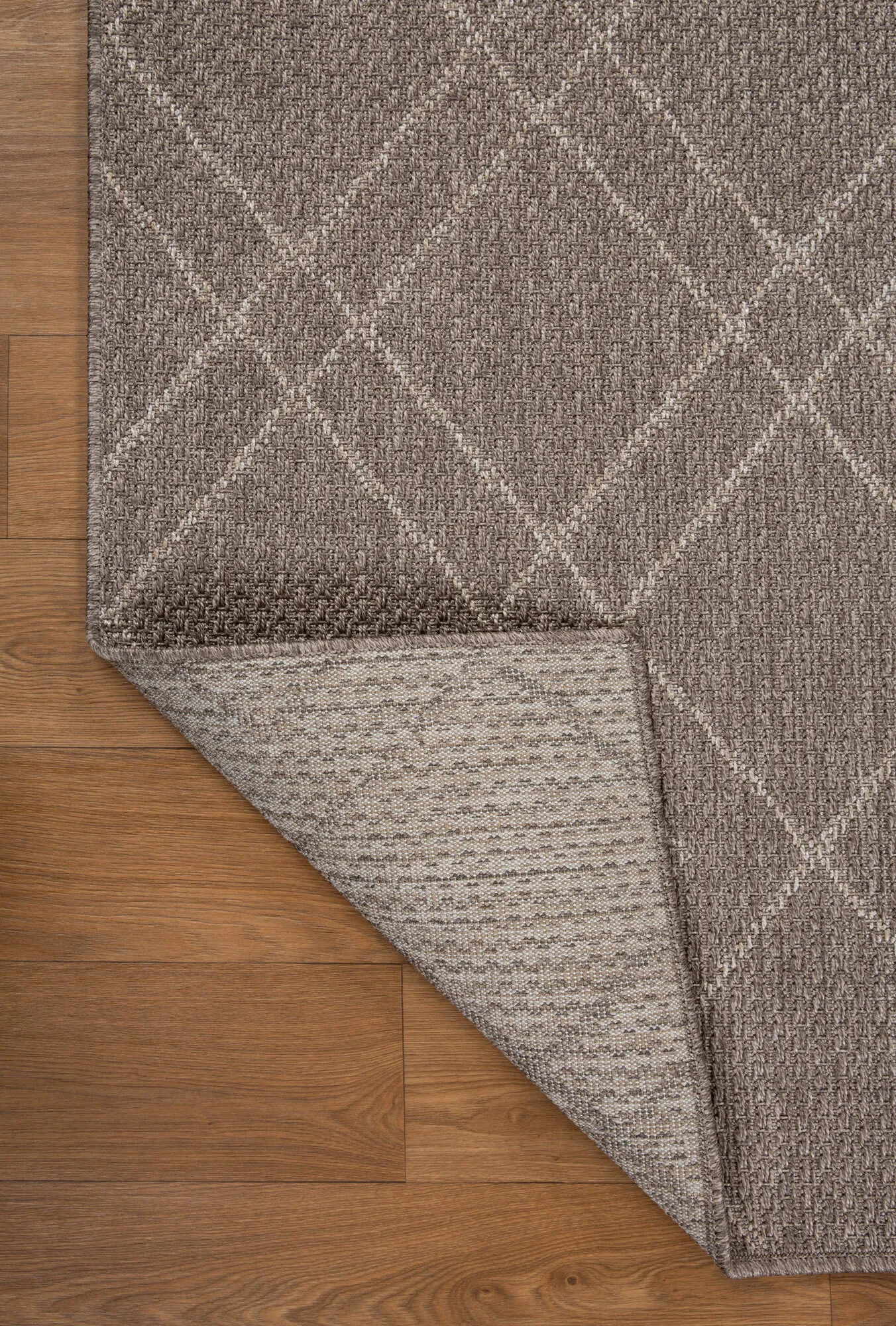 Large View Mika Diamond Design Patio Rug