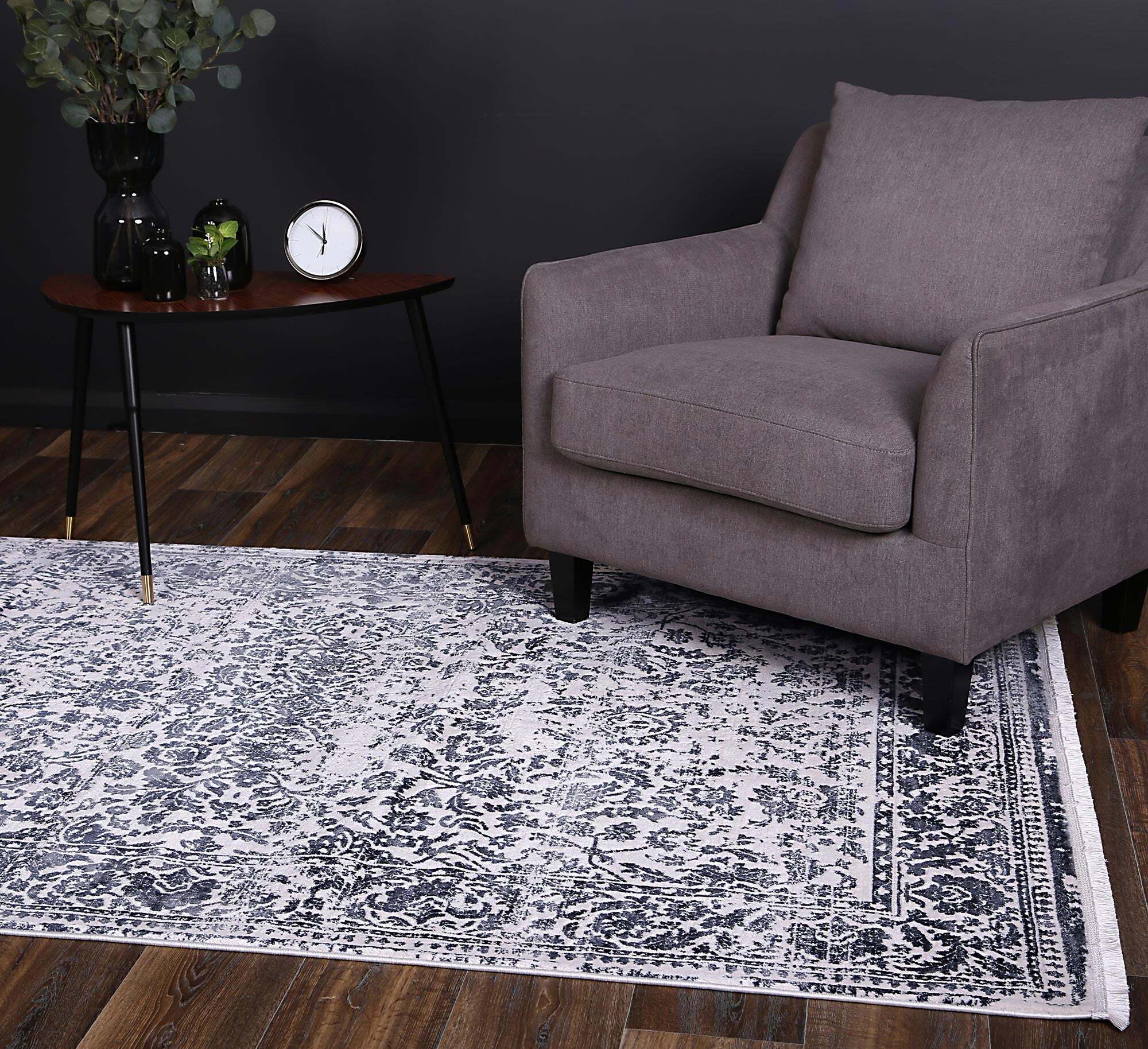 Large View Rina Traditional Floral Rug