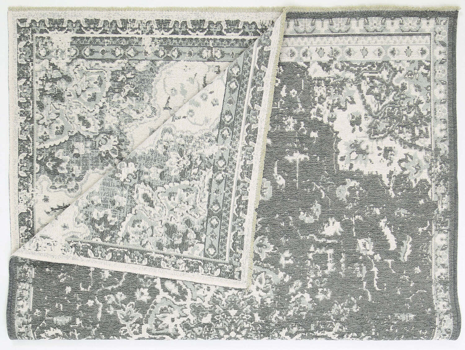 Large View Ryan Antique Look Medallion Rug