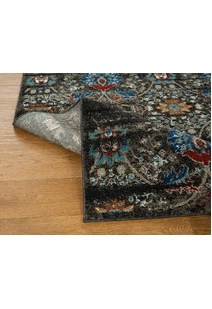 Mobi Traditional Rug