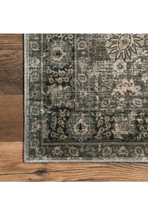 Timeless Traditional Floral Rug
