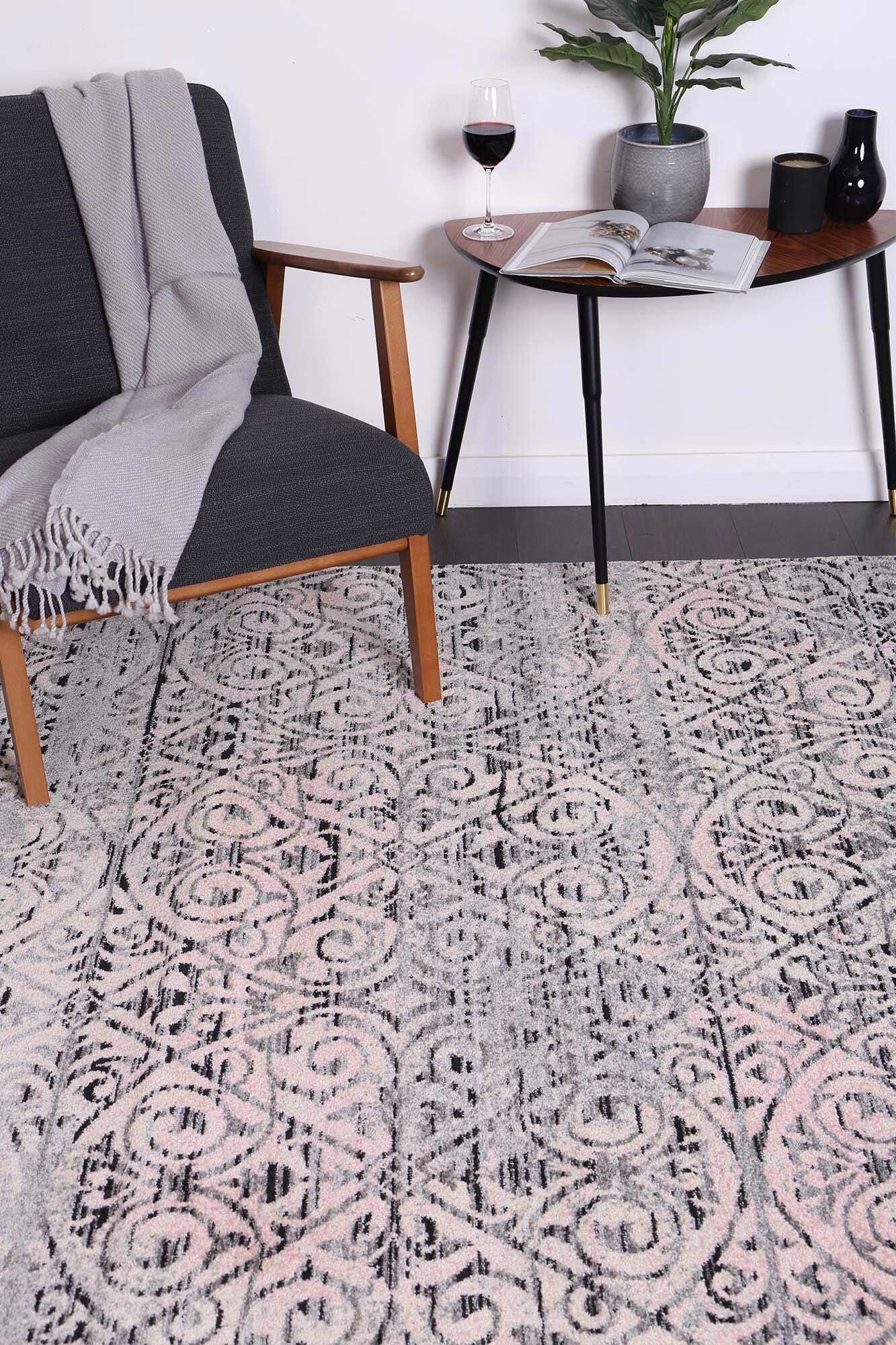 Large View Donna Traditional Lattice Rug