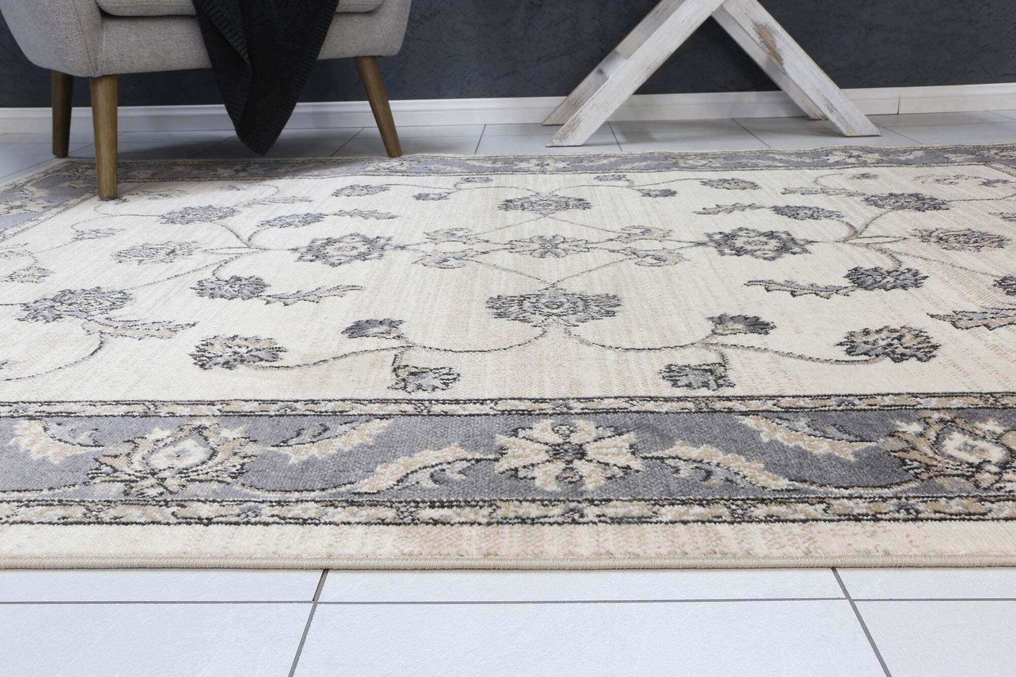Alfred Traditional Floral Rug