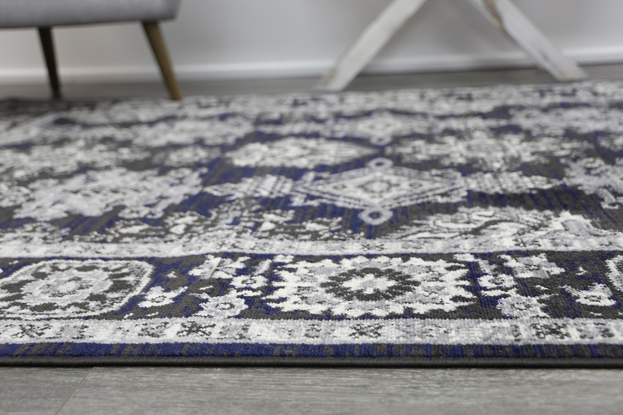 Alfred Traditional Border Rug