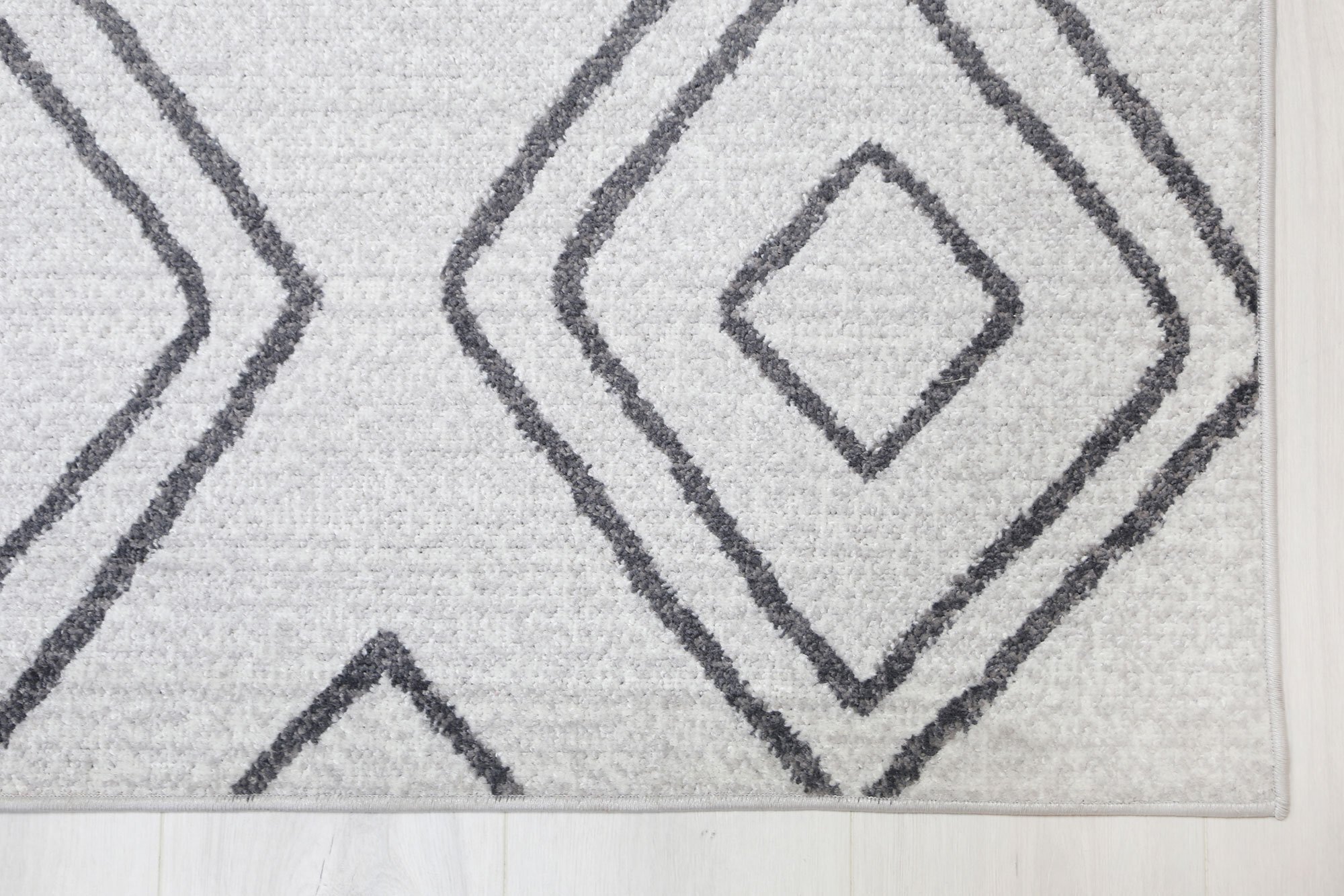 Large View Casa Diamond Pattern Rug