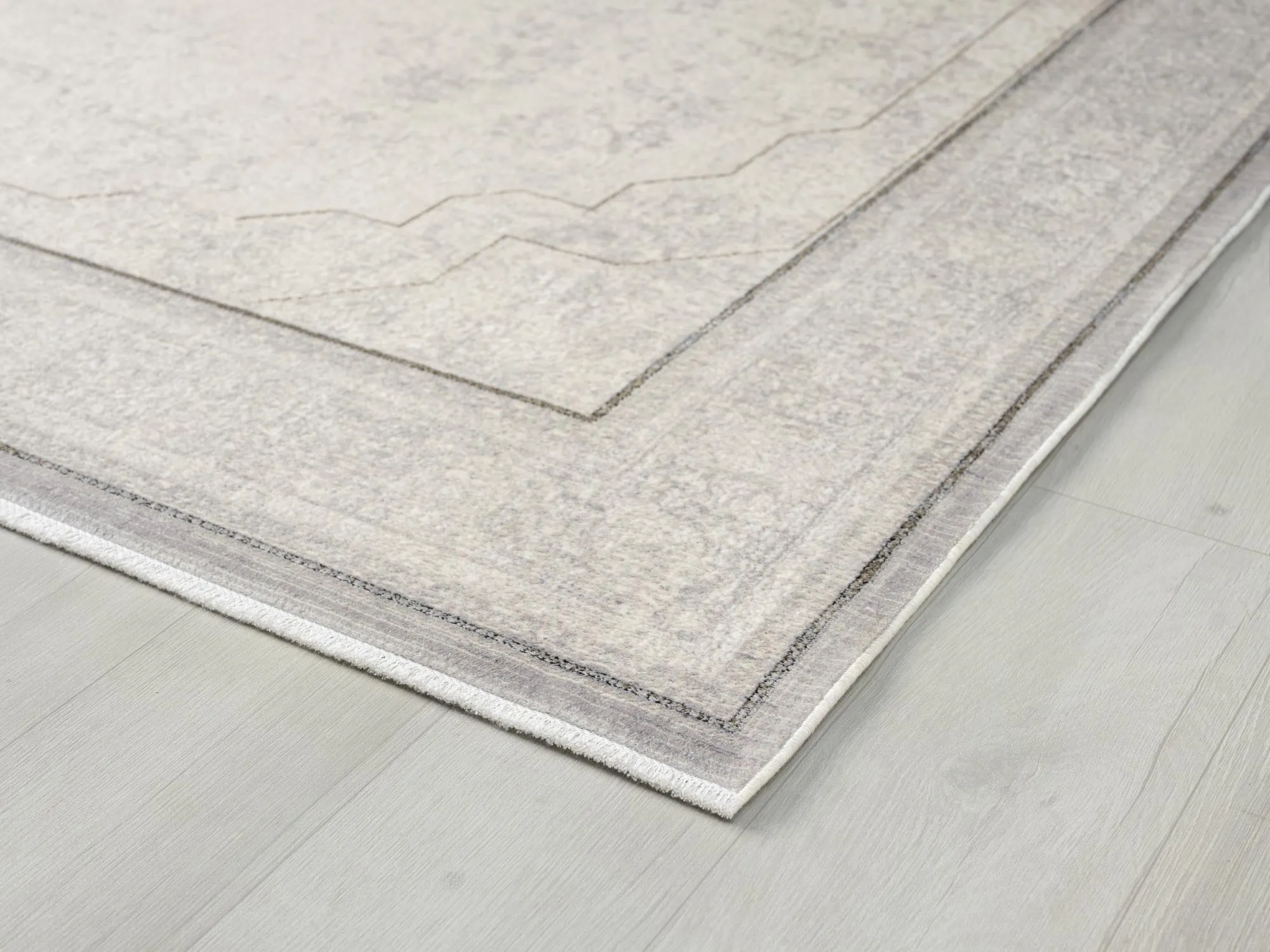 Fendi Traditional Medallion Rug