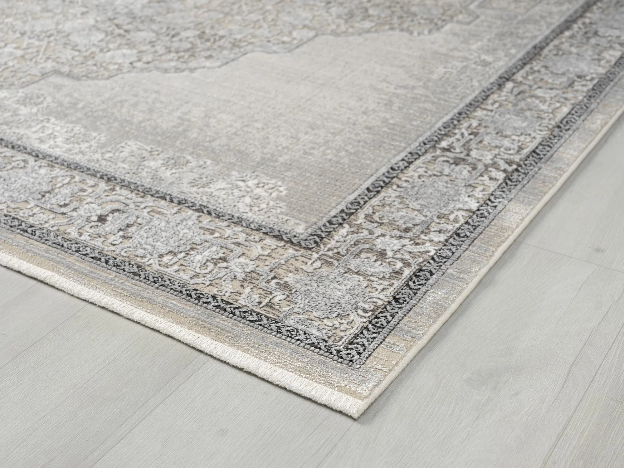 Fendi Traditional Medallion Rug