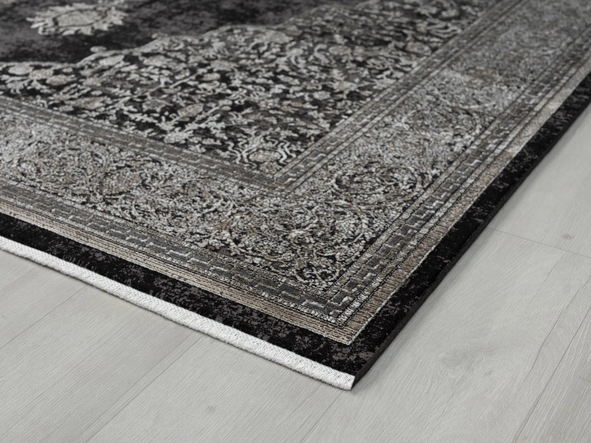 Fendi Traditional Medallion Rug