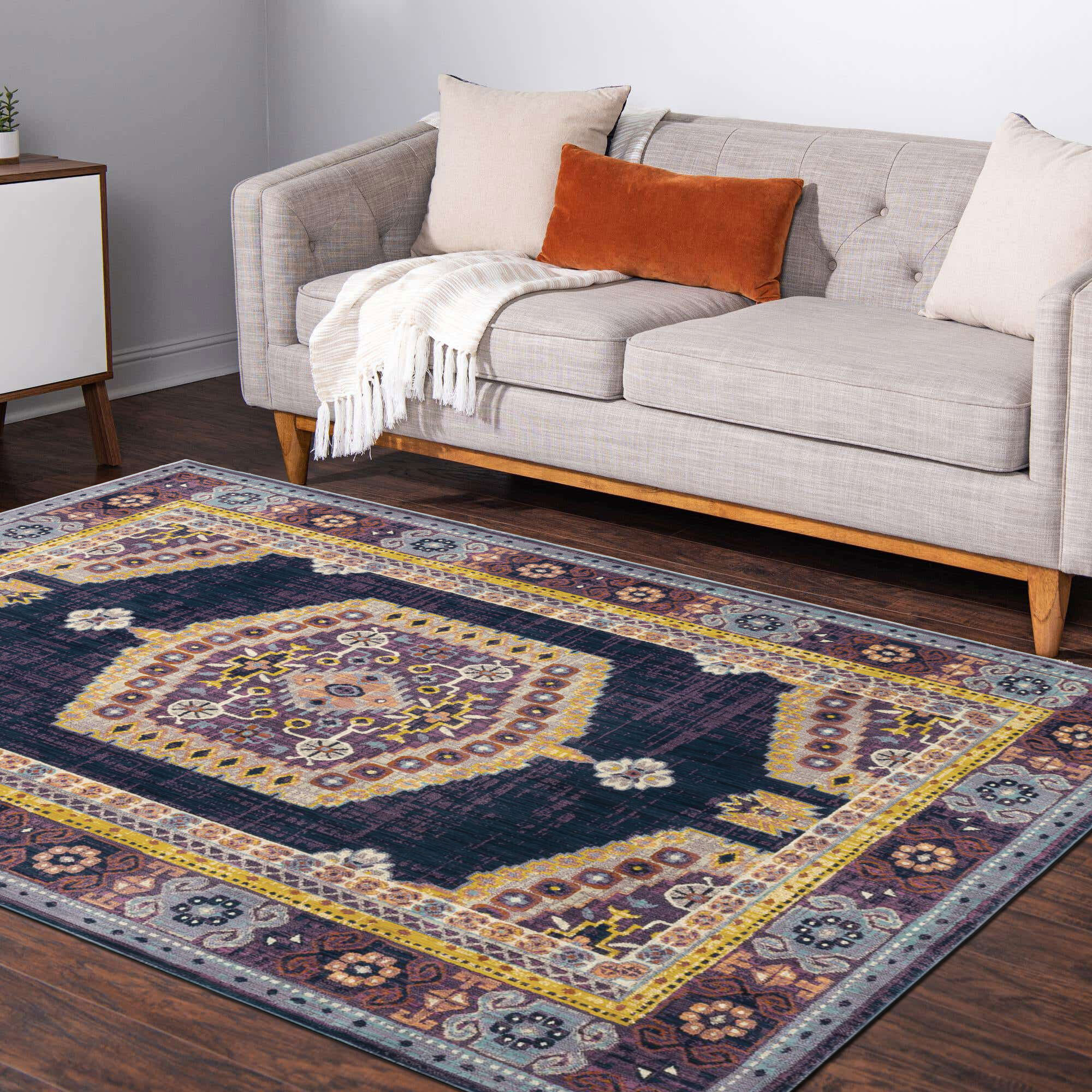 Myla Traditional Medallion Rug