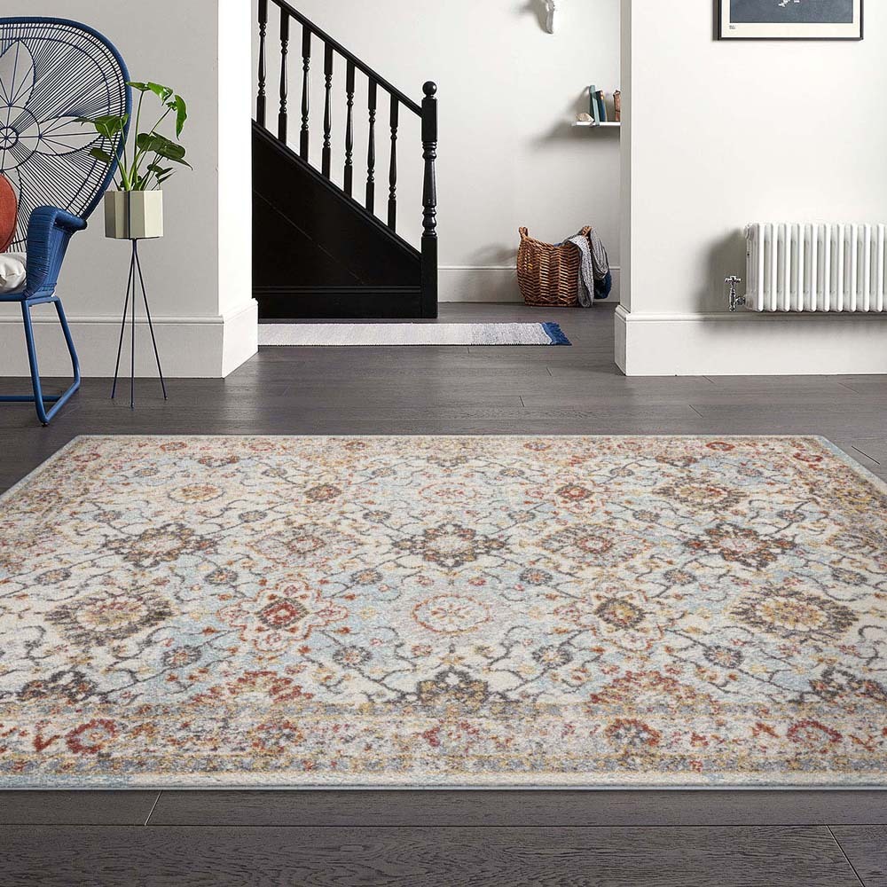 Nyle Traditional Floral Rug